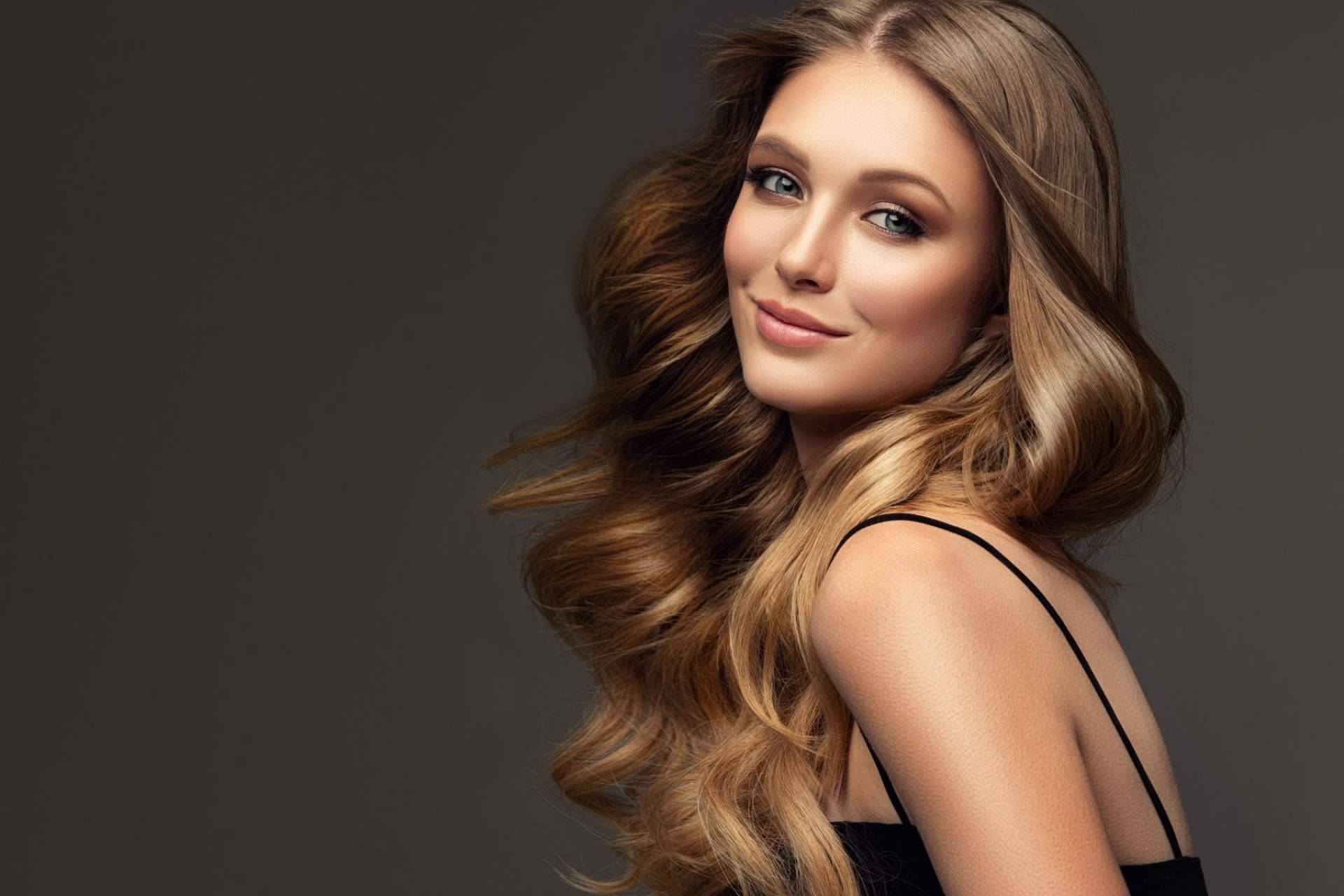 Proteger y restaurar el cabello gracias al servicio de peluquería saludable de la compañía CharoConector