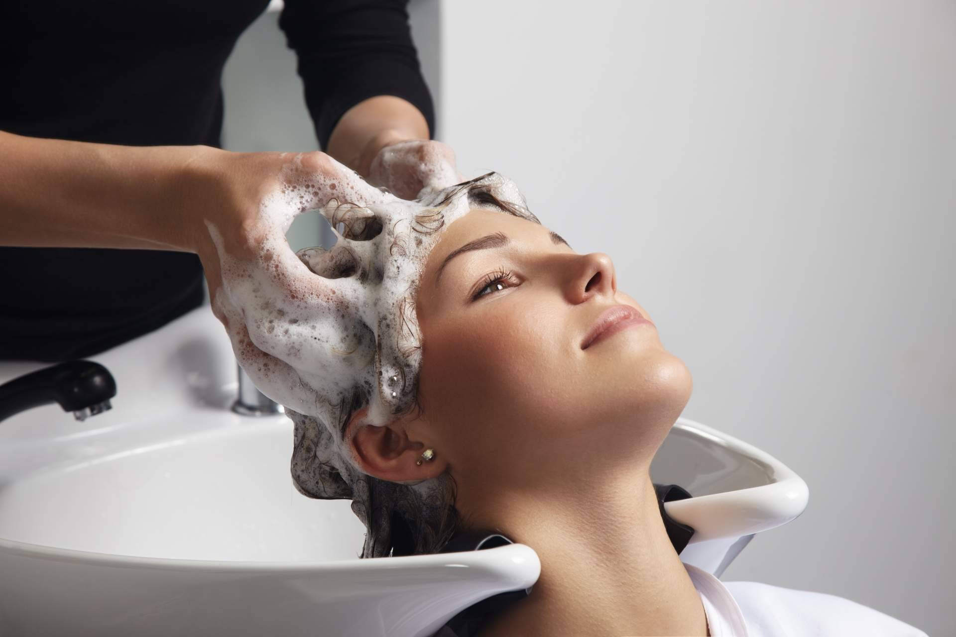 Tratamientos para recuperar el pelo dañado tras el verano al 100%: ICARO SALON
