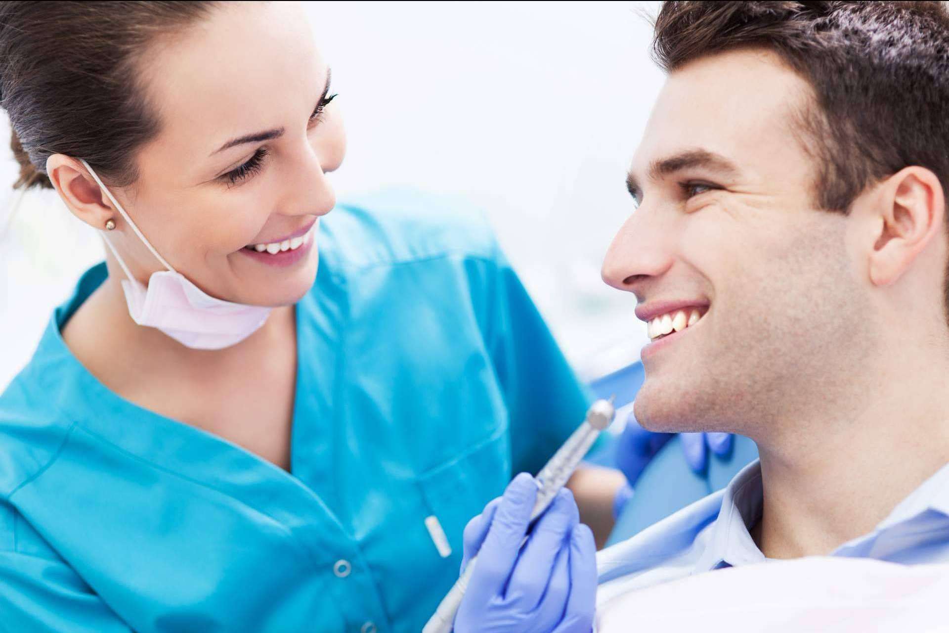 Los servicios de salud integral de Clínica Dental Heins: odontología integral e implantes dentales