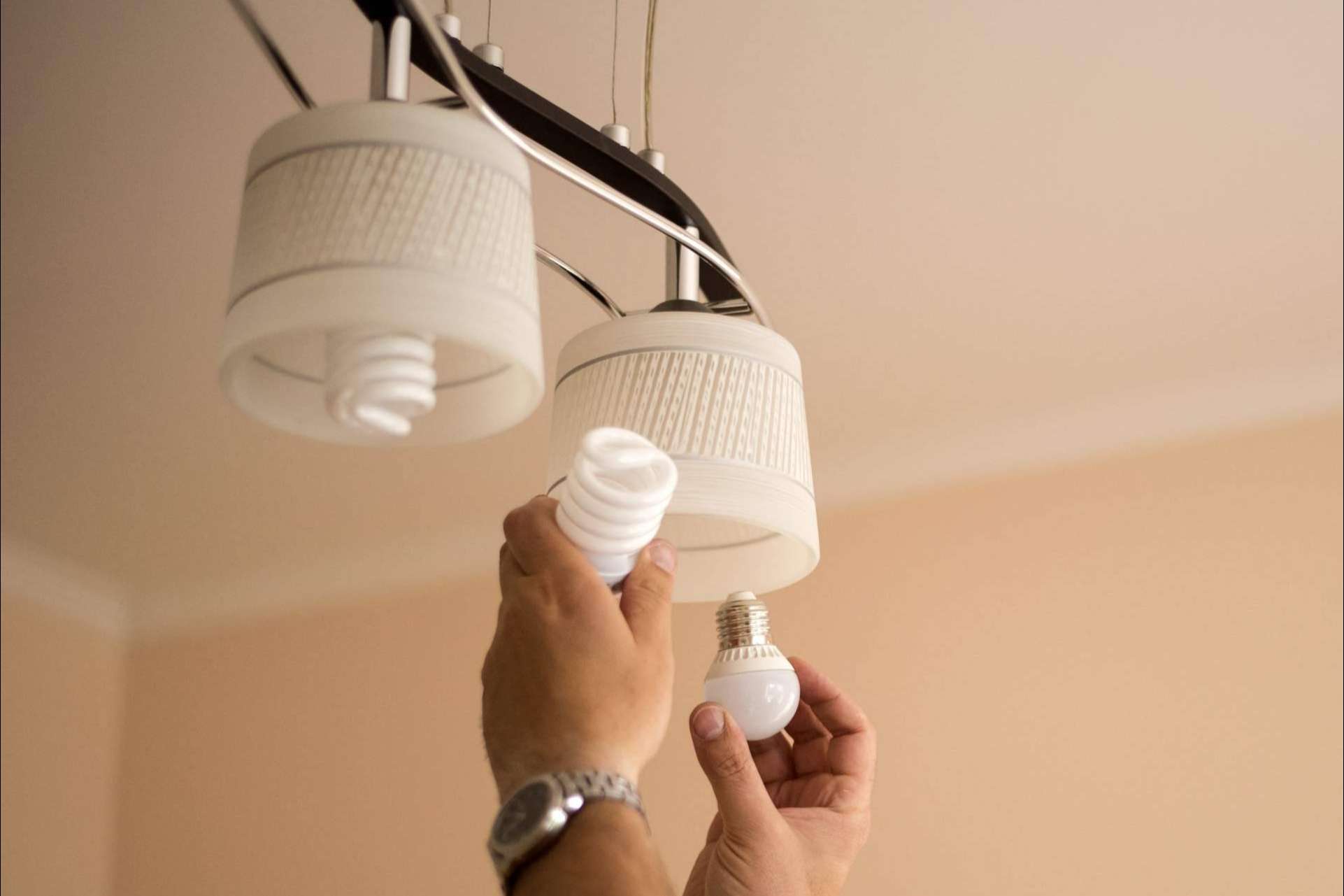 Las luminarias de la tienda Ahorra en Bolboreta ofrecen un verdadero ahorro energético en la sección de bricolaje