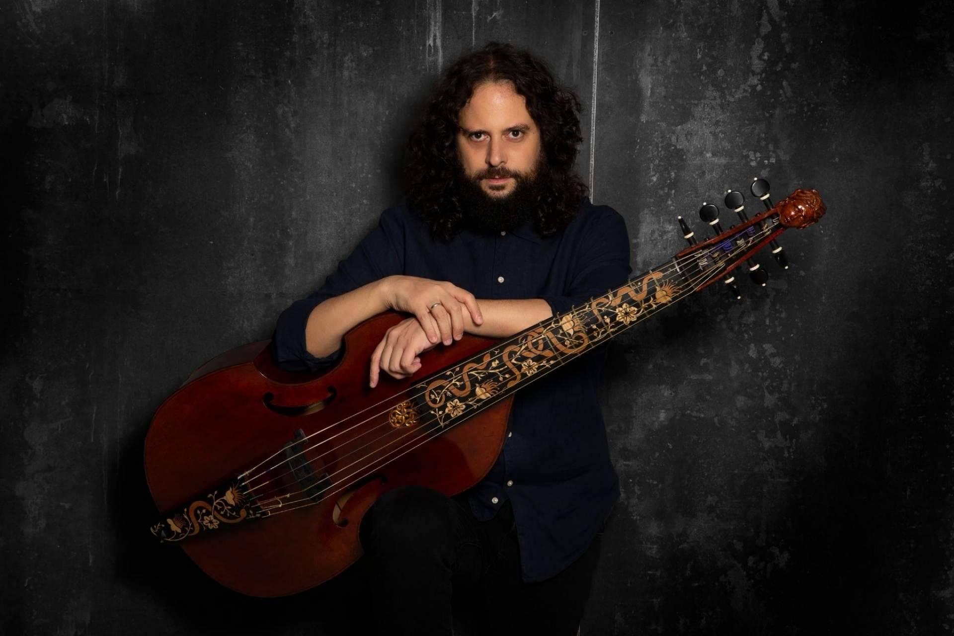 El violagambista Fahmi Alqhai y Accademia del Piacere, los grandes referentes de la nueva generación de la música antigua española