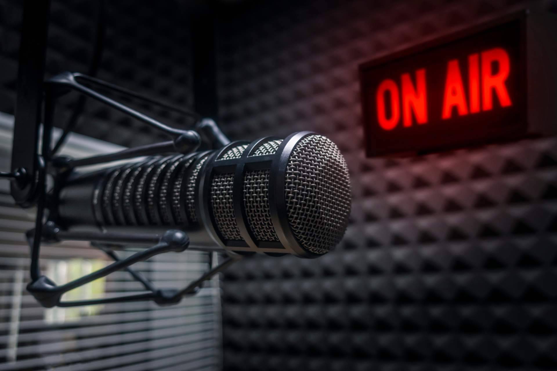 Producción de contenido de locución online de la mano del banco de voces Voces Premium