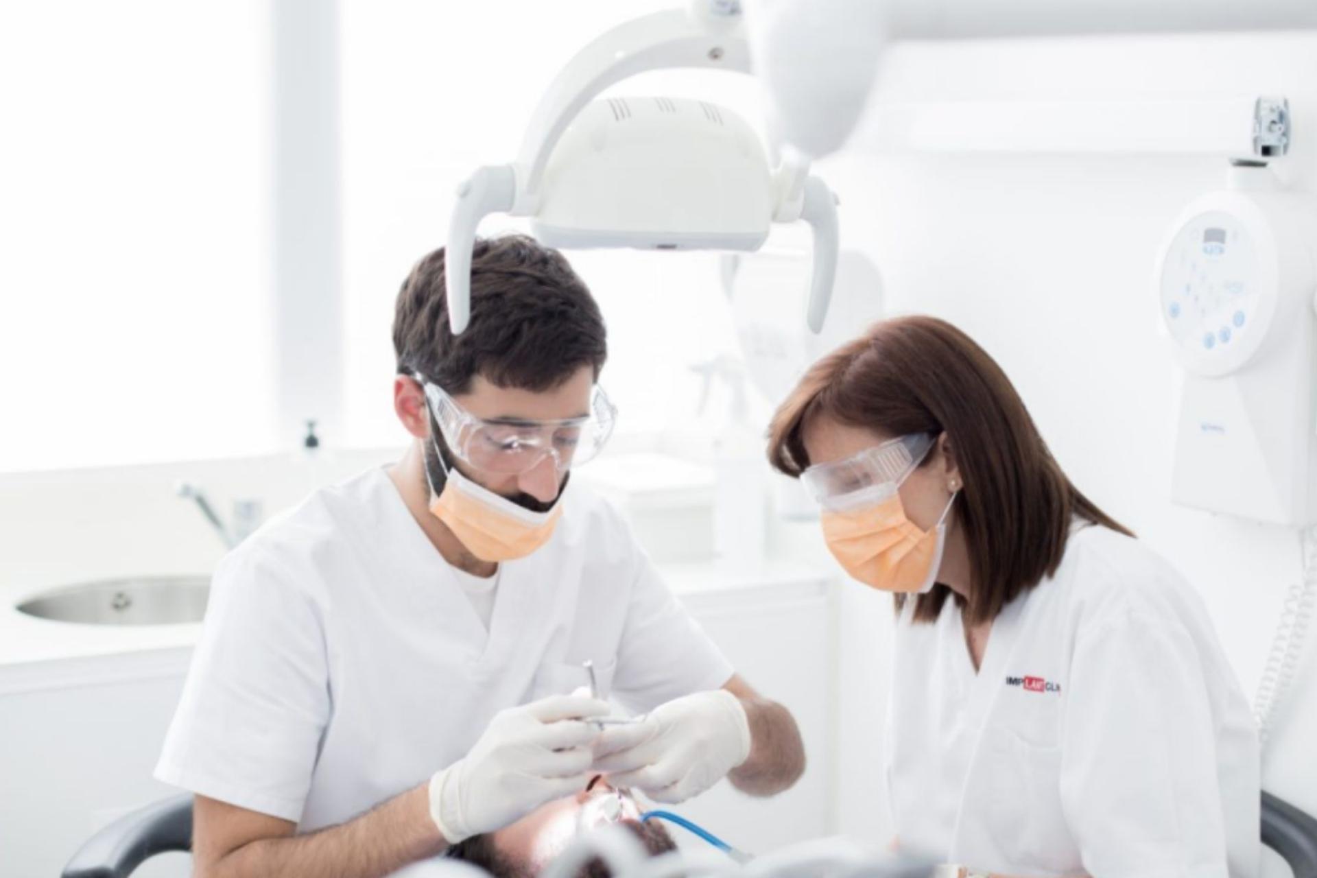 Implant Clinics es una clínica dental referente en implantes dentales en Valencia