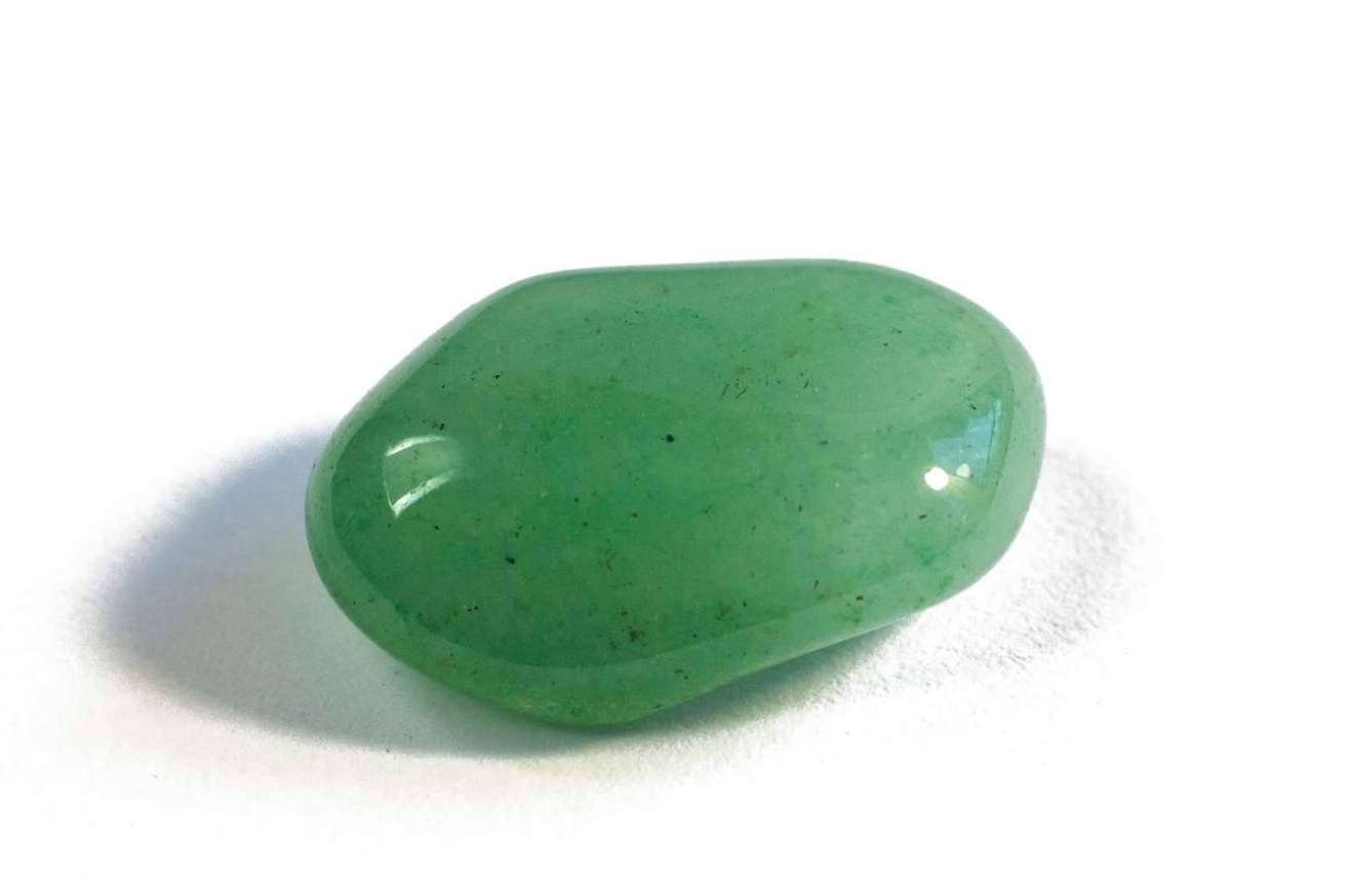 El poder de la naturaleza emitido por las piedras protectoras de Tierra de Gemas