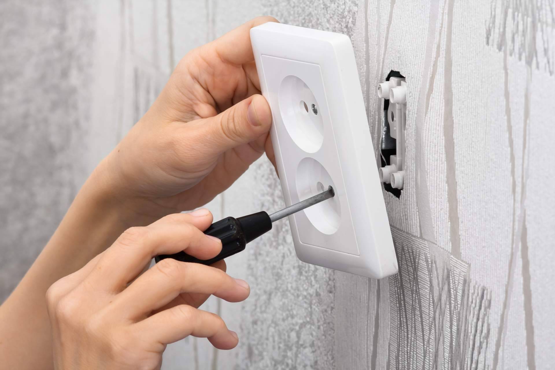 ¿Qué consejos hay que seguir antes de elegir un electricista en Madrid?: Luzmart