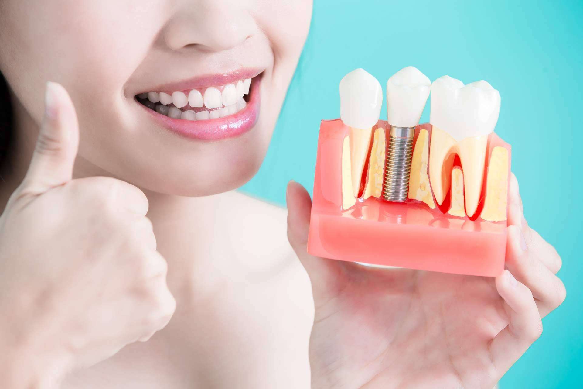 Realizarse un implante dental en Valladolid de la mano de Clínica Dental Heins
