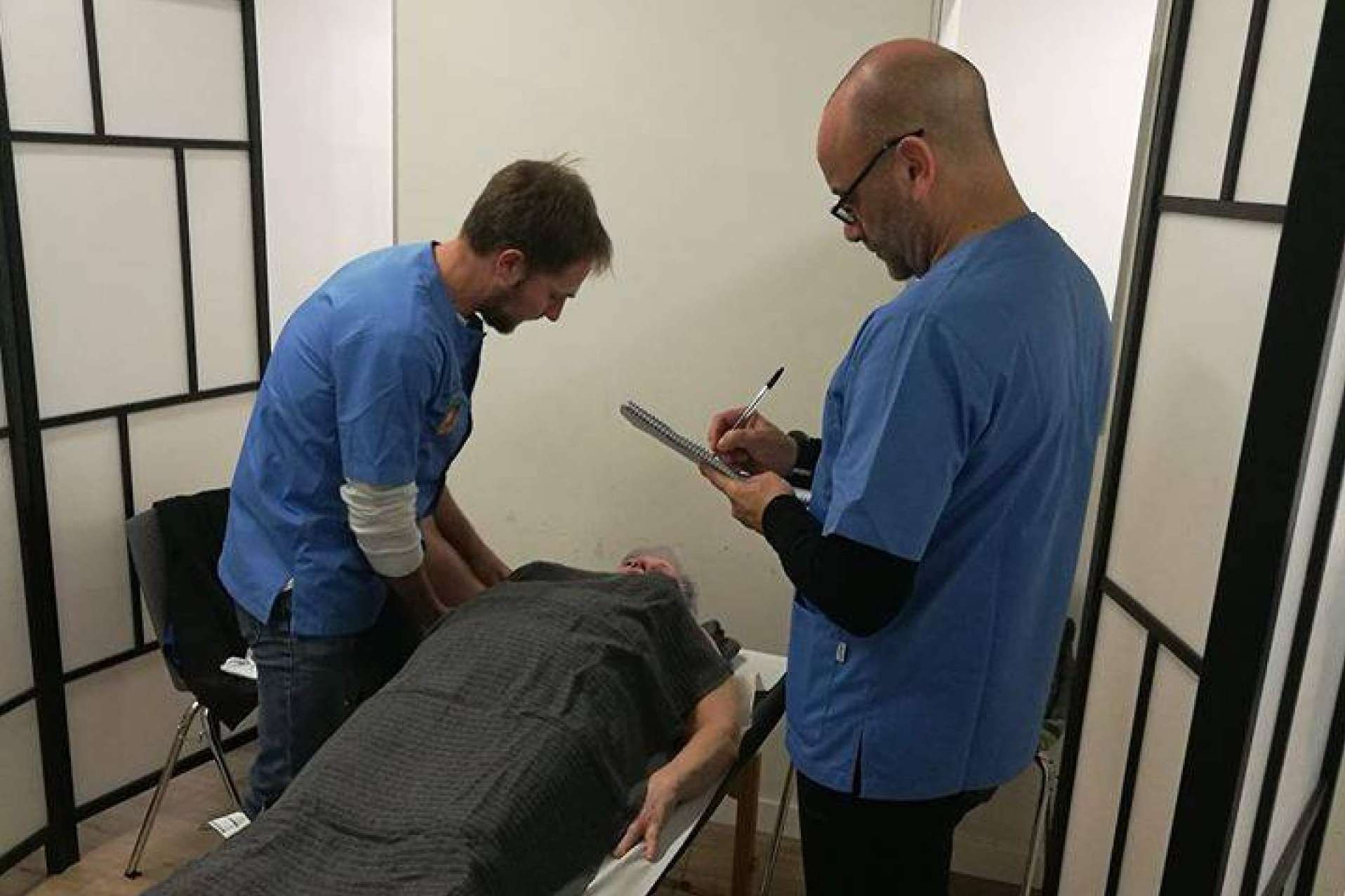 El Instituto Internacional de Osteopatía Avanzada expone los beneficios que aporta la osteopatía a la hora de tratar los dolores cervicales