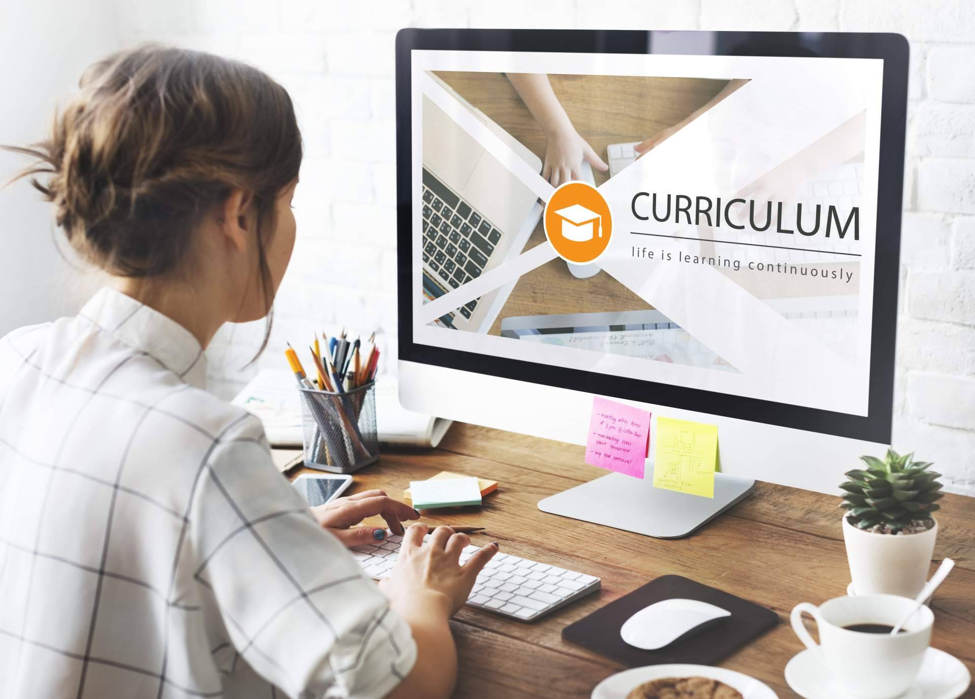 Consejos para adaptar el currículum y destacar en las ofertas de trabajo, con CVapp