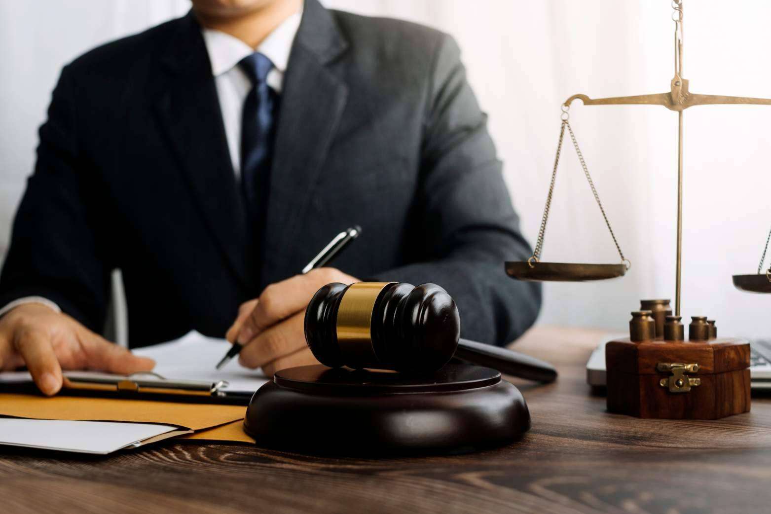 Llevar a cabo un concurso de acreedores en la empresa con la asesoría del equipo de abogados y economistas de RR31416