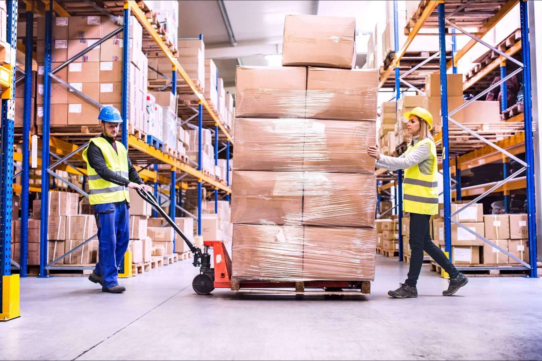 ¿Cuáles son los factores clave para el correcto desarrollo de una empresa? Servicio de paquetería y almacenamiento