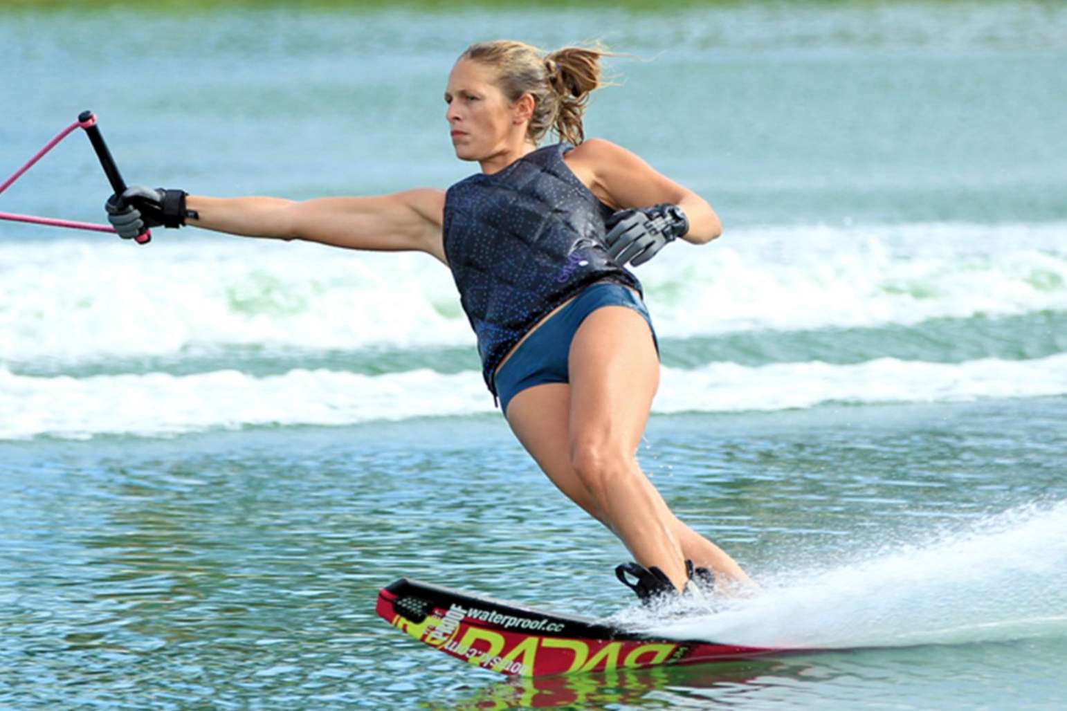 Las esquiadoras de Botaski Sandra Botas y Nadine Botas se alzan como campeona y subcampeona del Campeonato de España de Esquí Náutico