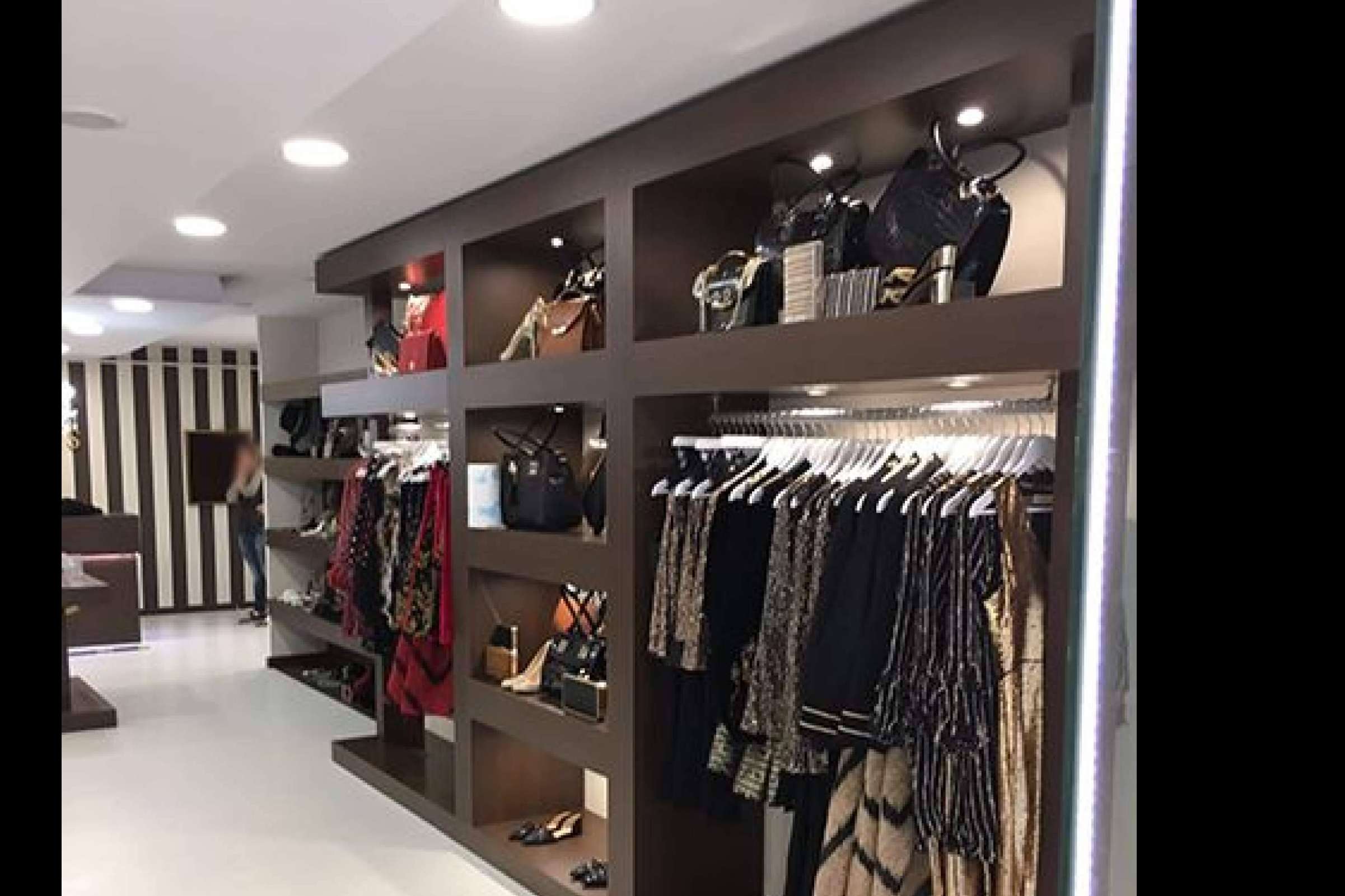 La compañía Poltini fabrica mobiliario a medida para hoteles, restaurantes y residencias