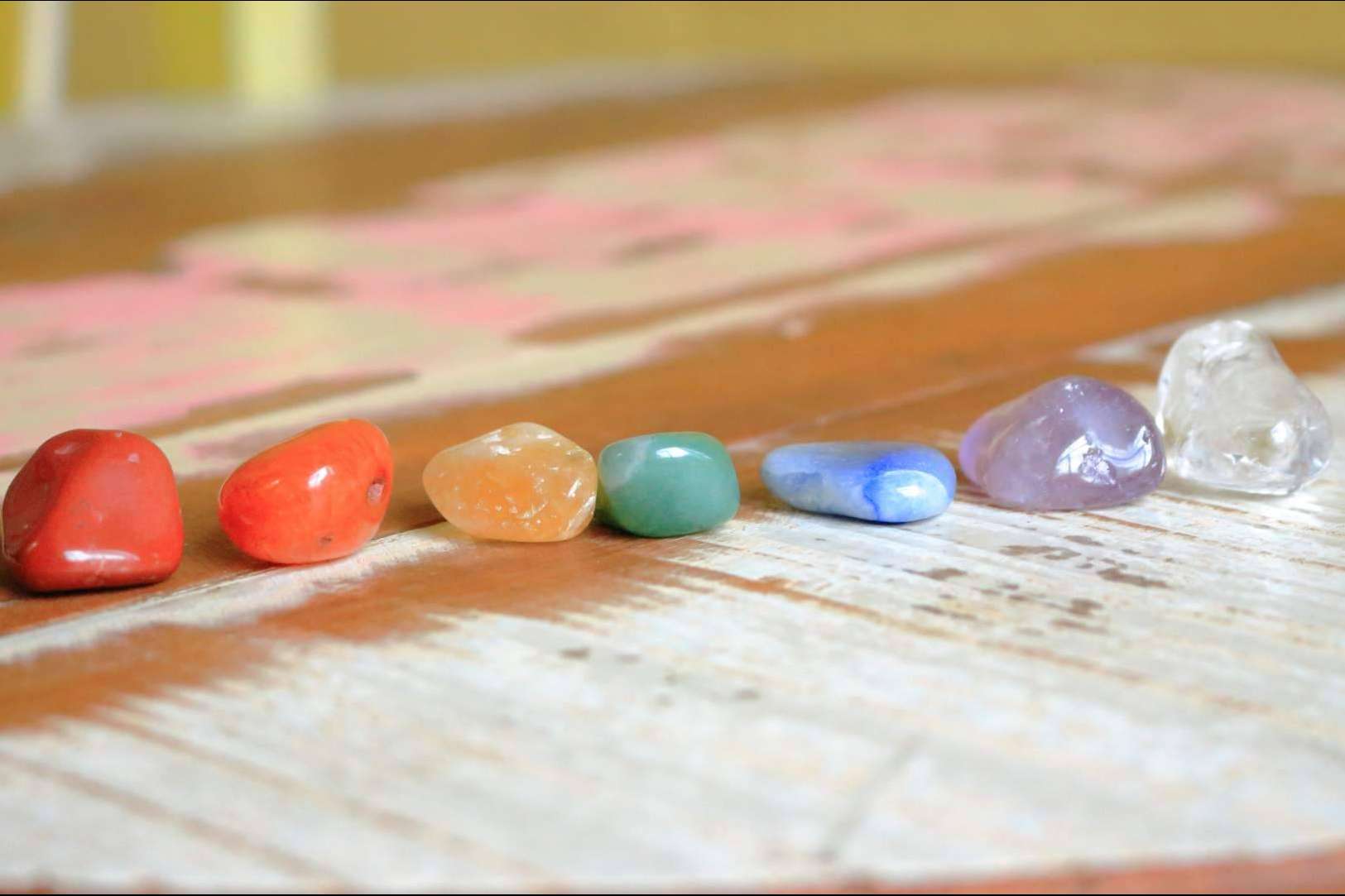 Los beneficios de las piedras chakras disponibles en la tienda online Gemas Canarias