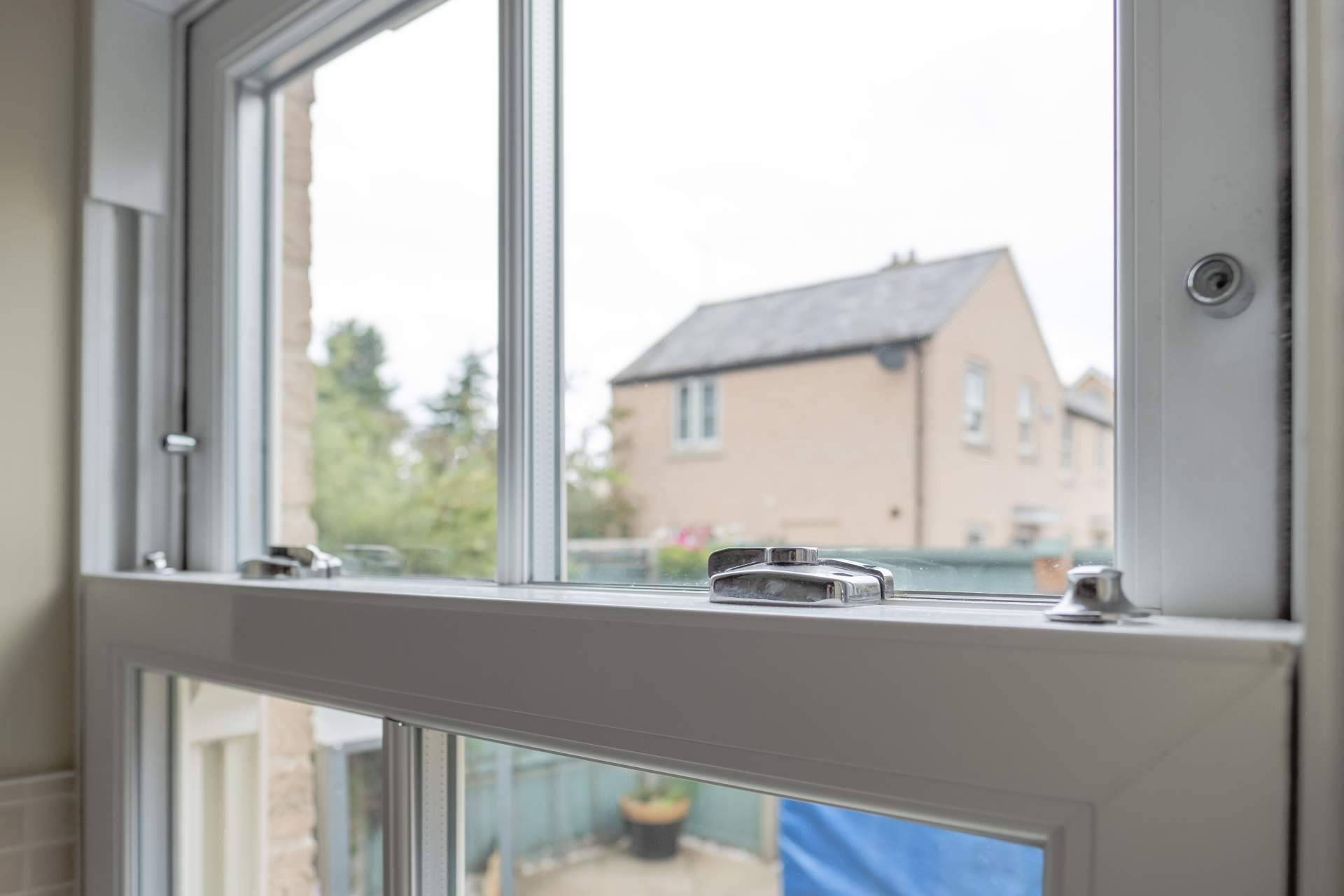 Los servicios de fabricación e instalación, en Ventanas Vamin, de ventanas PVC con aislamiento acústico