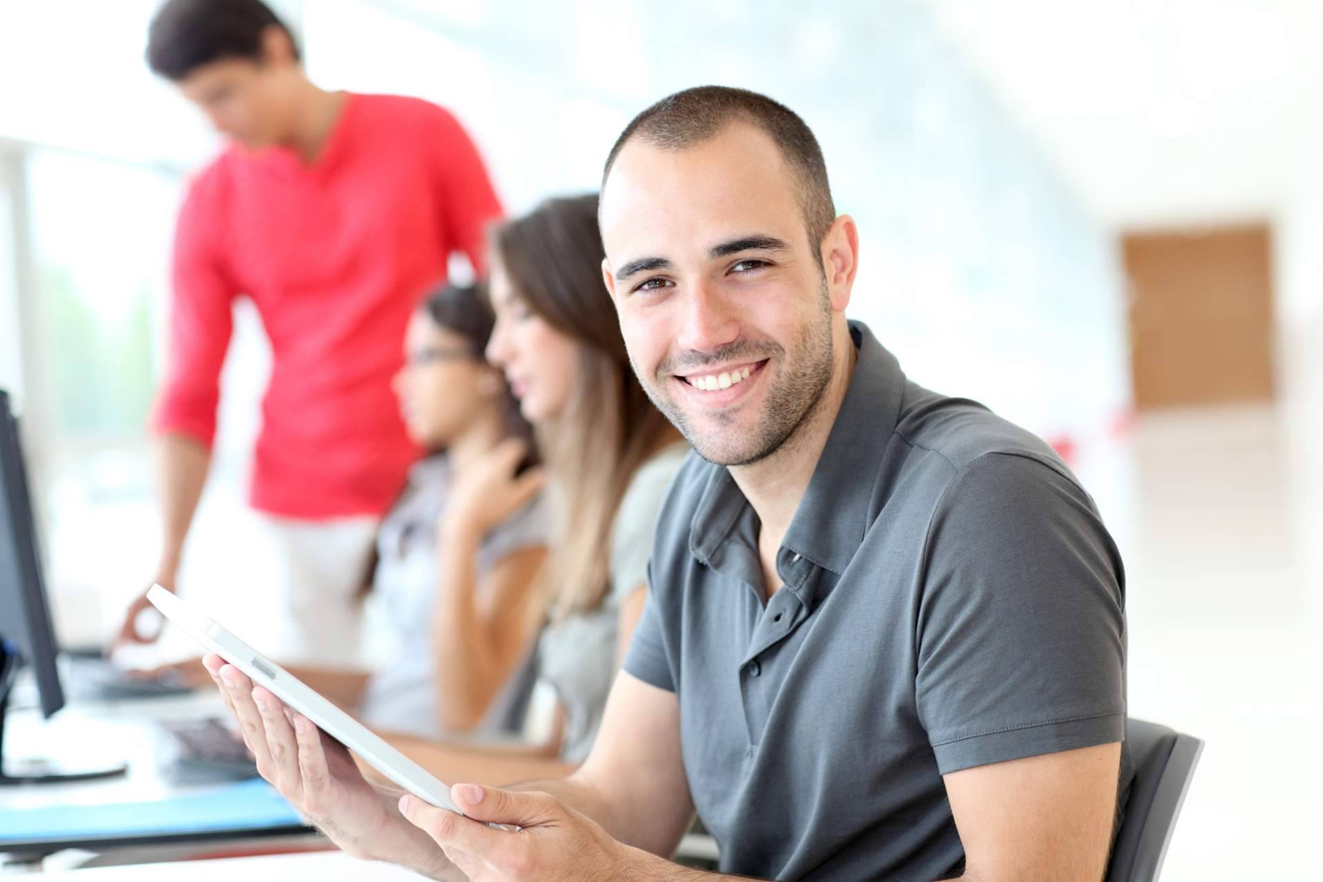 Cómo hacer un convenio de prácticas en empresas de España con AICAD Business School