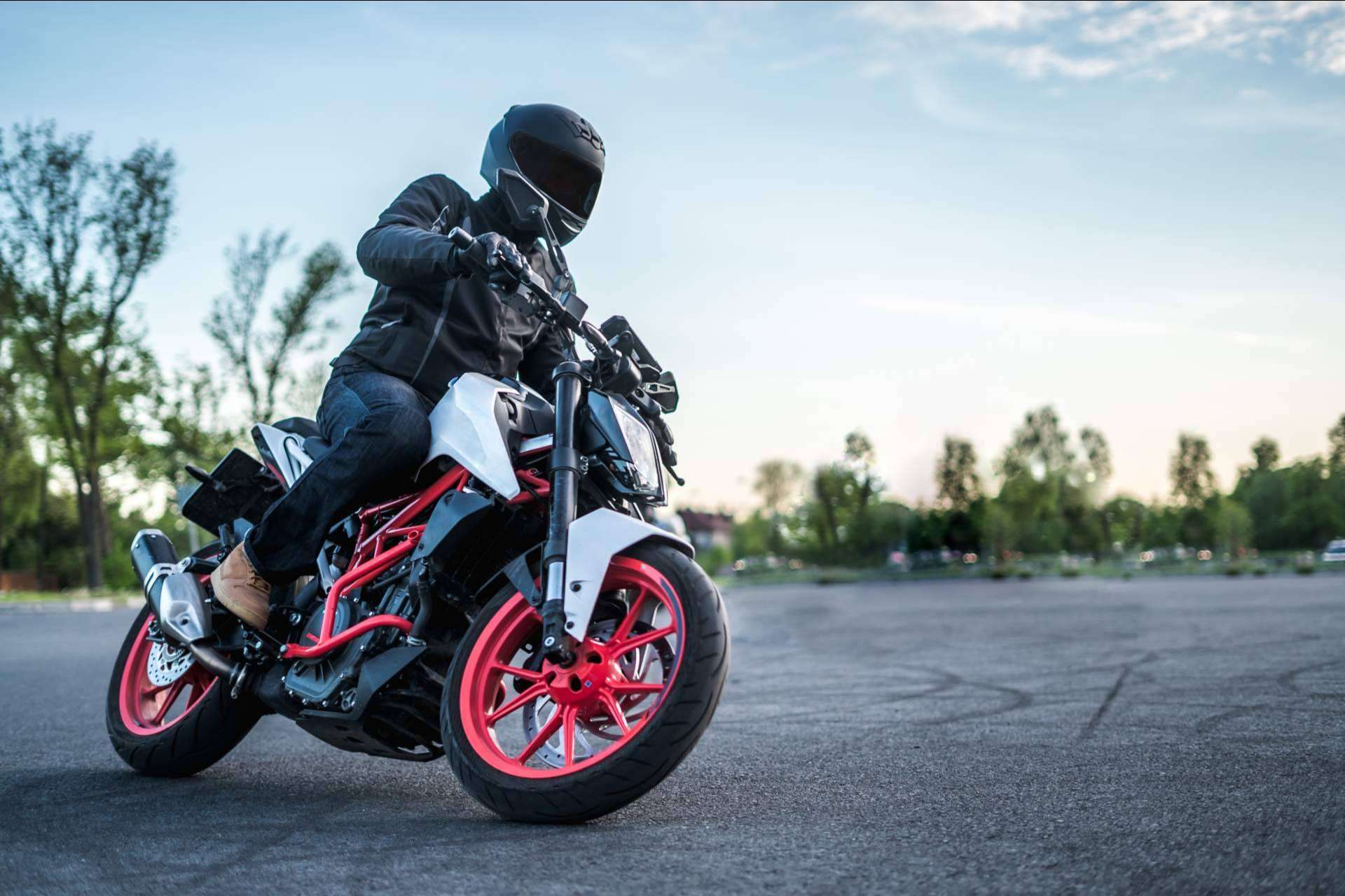 La mejor selección de marcas en la mejor tienda de ropa de moto y accesorios