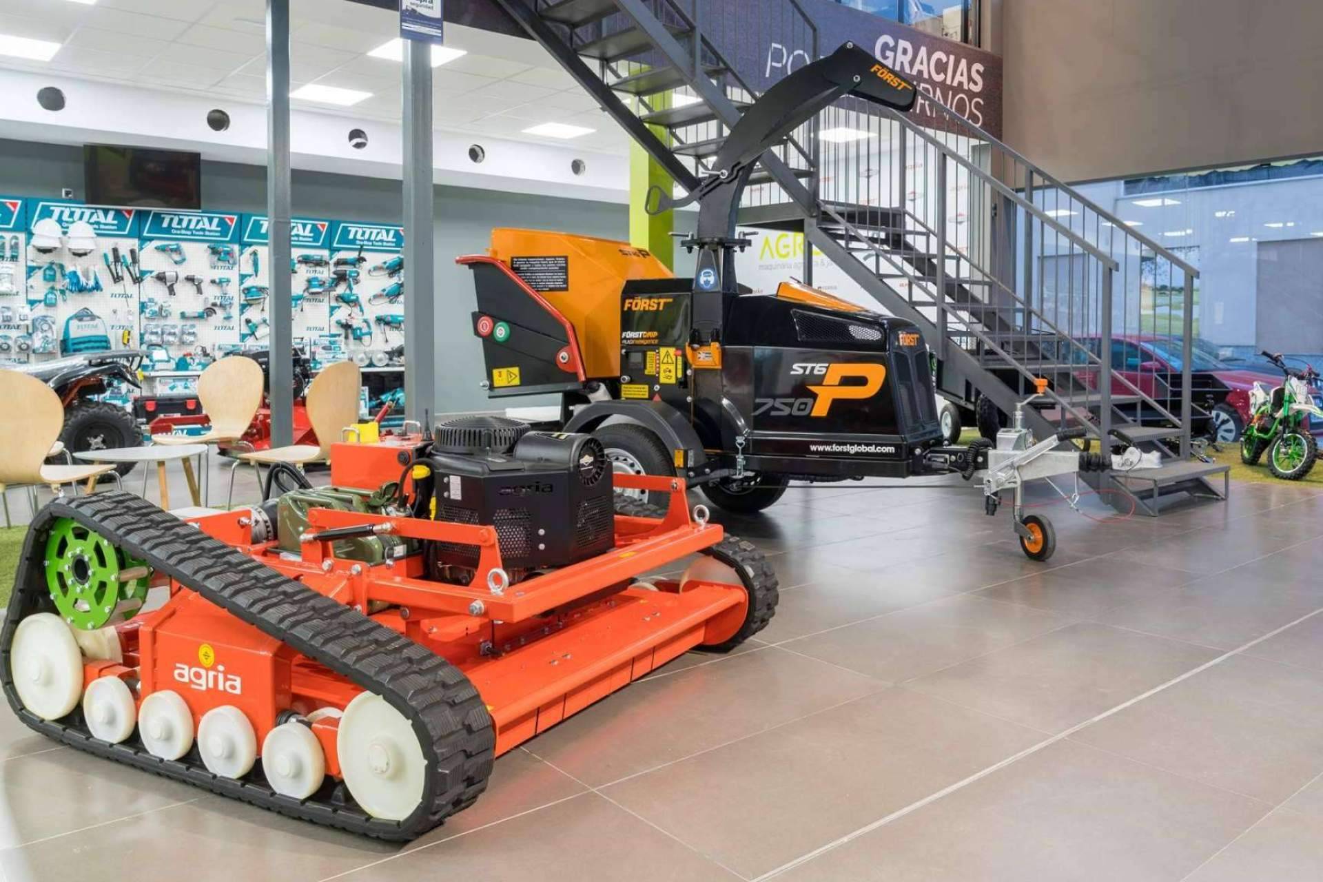 ¿Cuáles son las características del modelo Agria 9.600 robot desbrozadora de Agroclan?