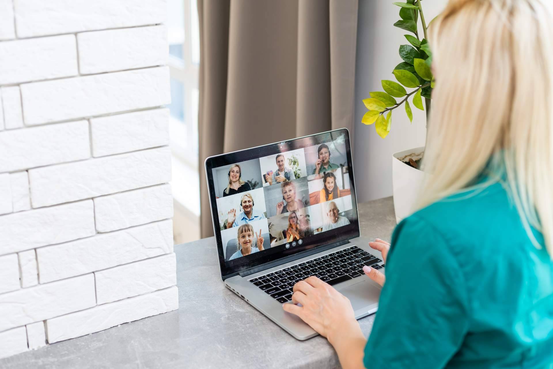 ¿Realizar una junta de vecinos online o presencial?, según Communitas
