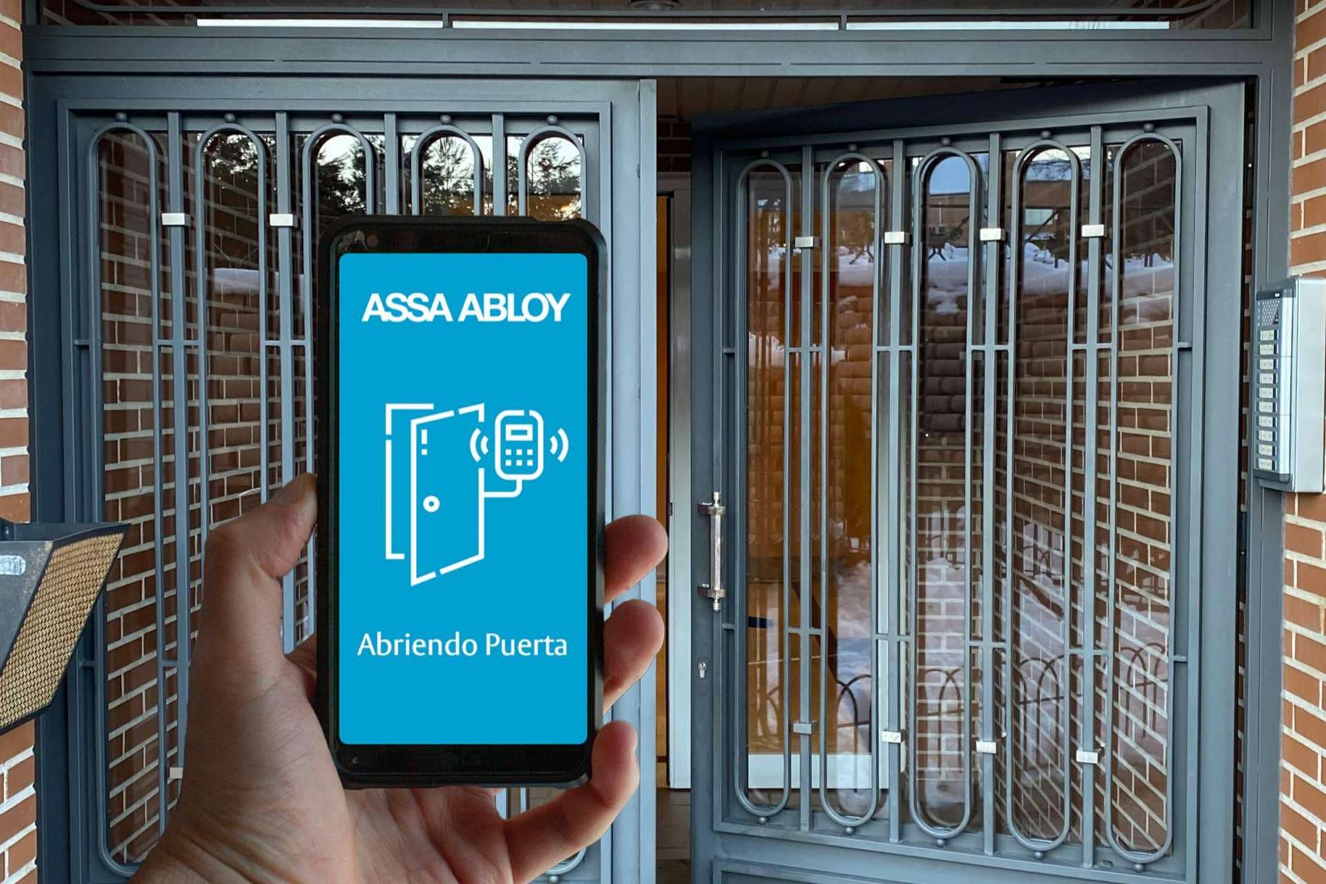 Las ventajas de la automatización de puertas residenciales con los servicios de ASSA ABLOY