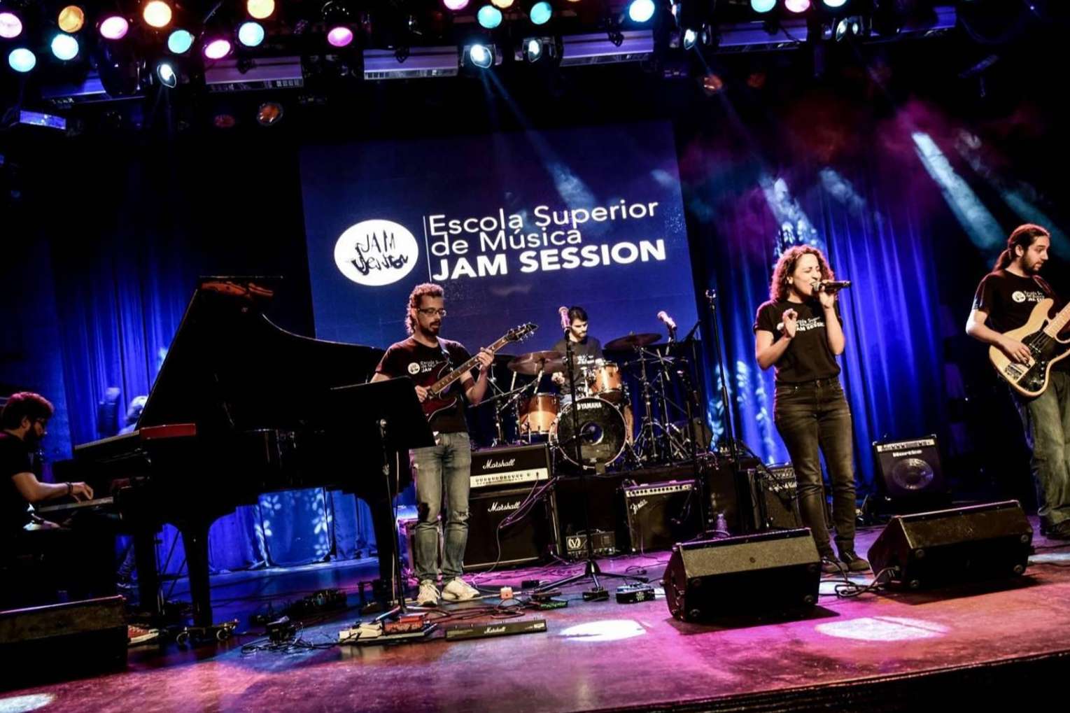 Las personas de todo el territorio nacional que desean obtener el primer título superior oficial en músicas actuales que ofrece la Escuela Superior de Música Jam Session viajan a Barcelona