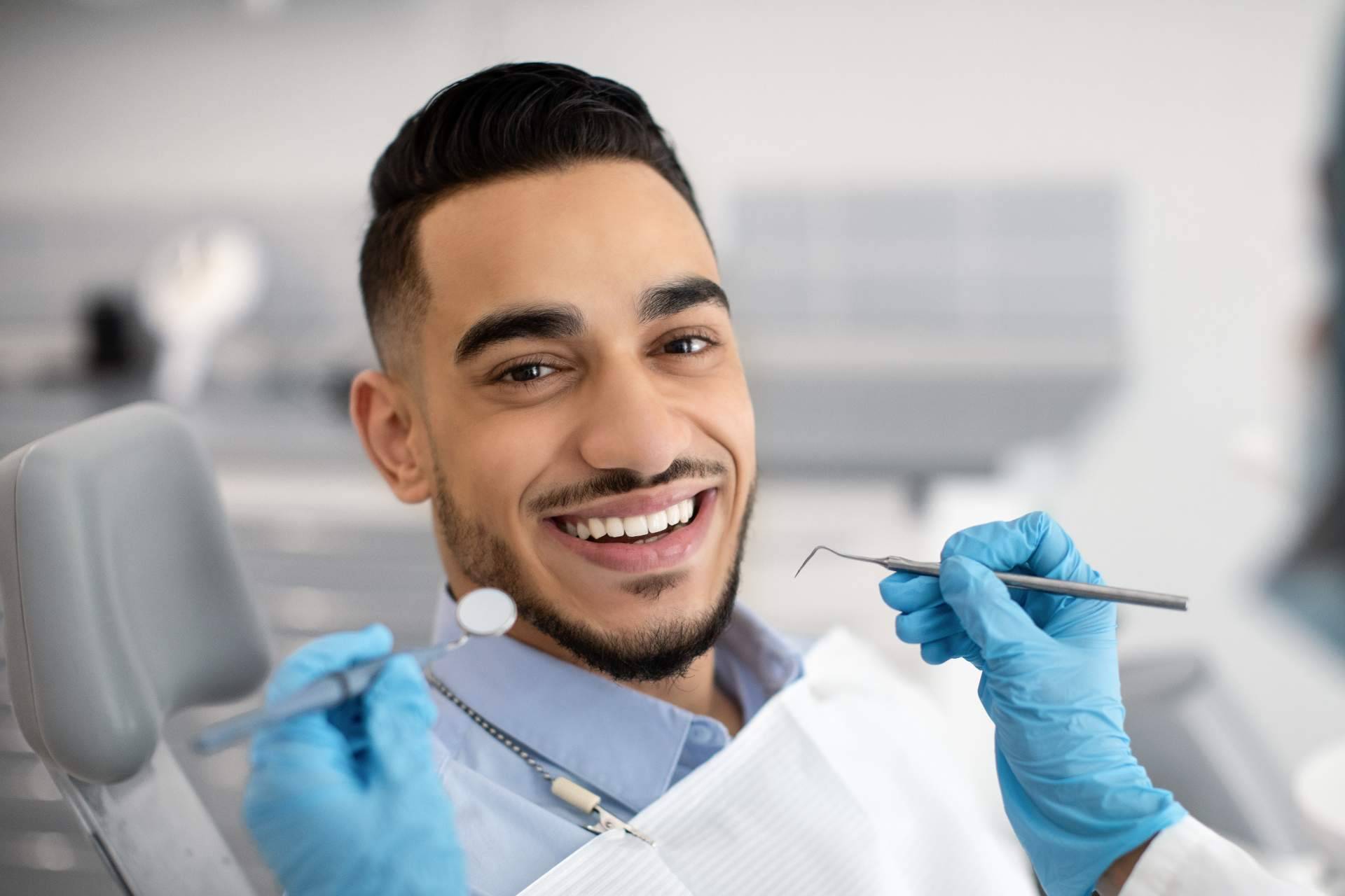 Cómo se trata la periodontitis de la mano de Clínicas Dentalbell