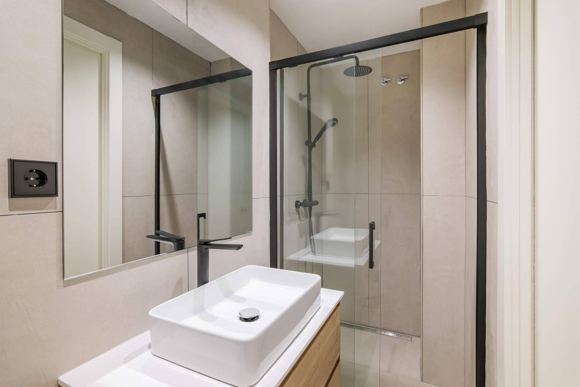 ¿Cuáles son los 7 pasos esenciales a tener en cuenta para cambiar una bañera por un plato de ducha?, por Febelink