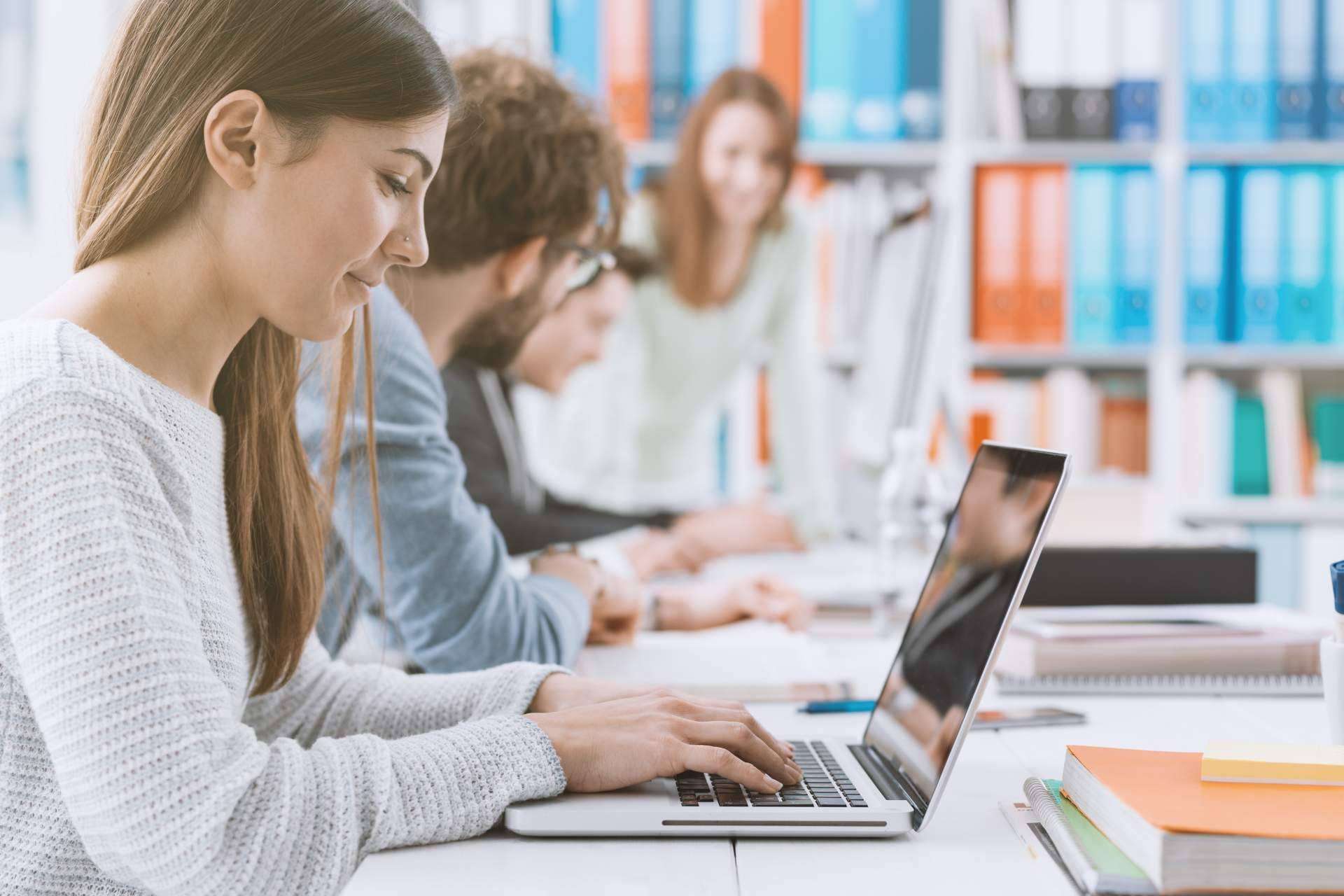 Ayuda Universitaria brinda un antiplagio gratis