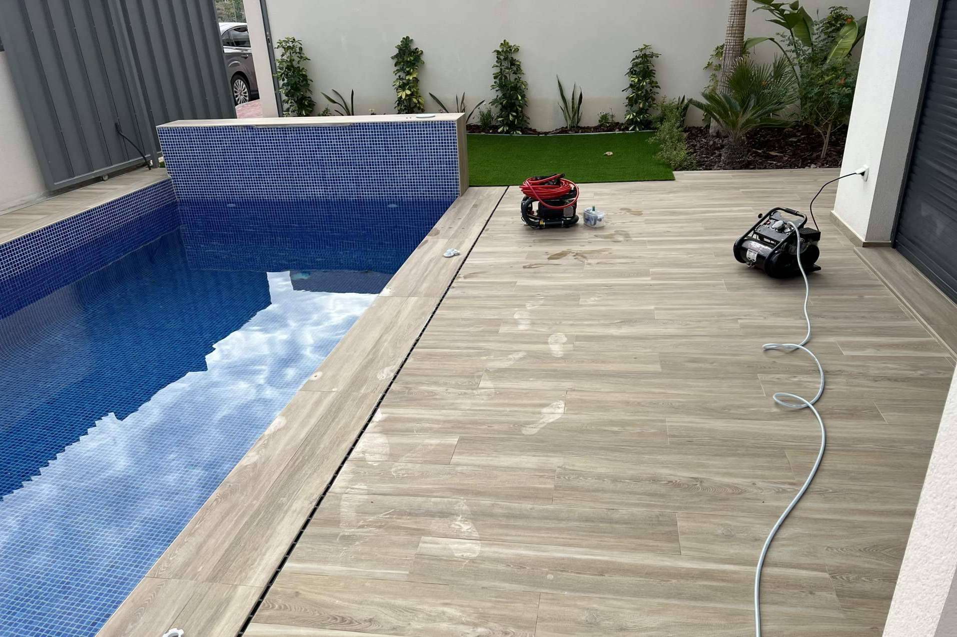 Los profesionales de TELEFUGA localizan y reparan las fugas agua piscinas