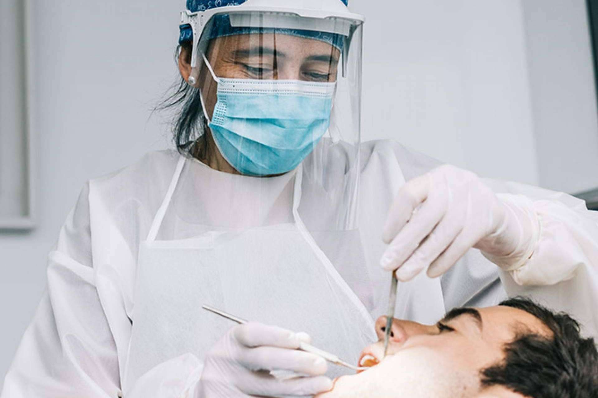 Clínica Sanzmar explica la importancia de tratar una caries con una endodoncia