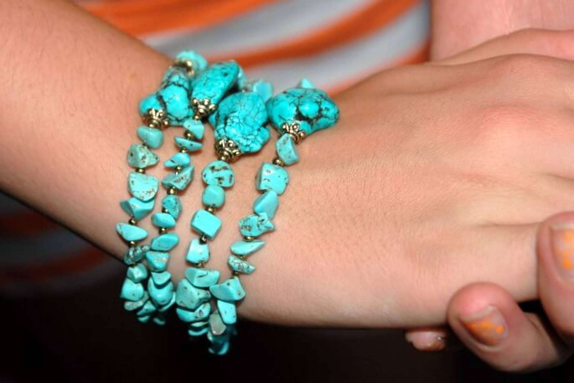 Las piedras ideales para el mes de diciembre de TH Jewels son el topacio azul, turquesa, lapislázuli, ónice y rubí