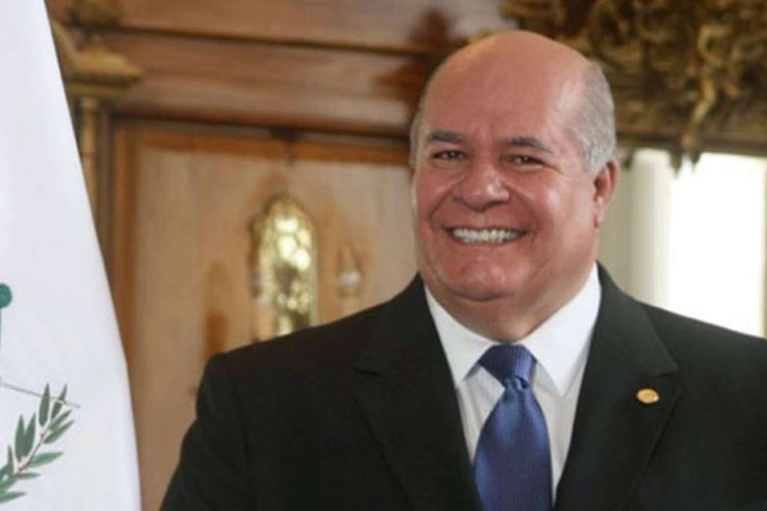 ¿Quién es el ex embajador Julio Ligorría?