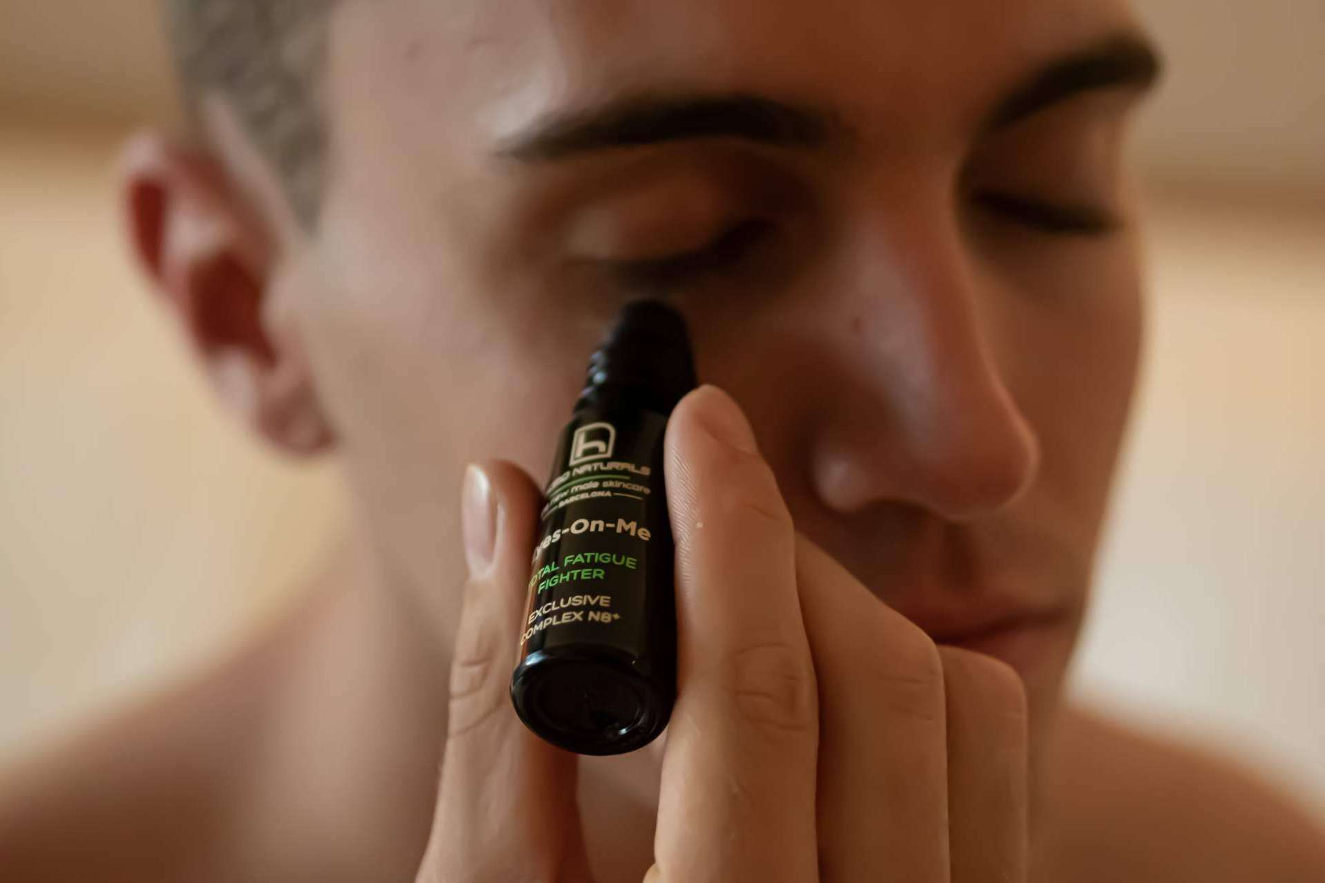 Los hombres también pueden olvidarse de las ojeras gracias a Homo Naturals