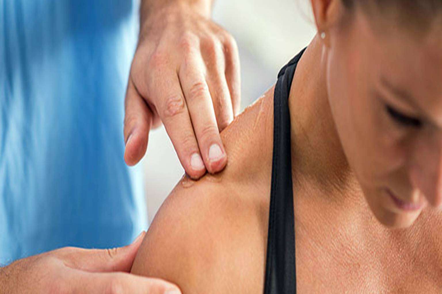 Cómo ayuda la osteopatía, motivos para ponerse en manos de FisioClinics