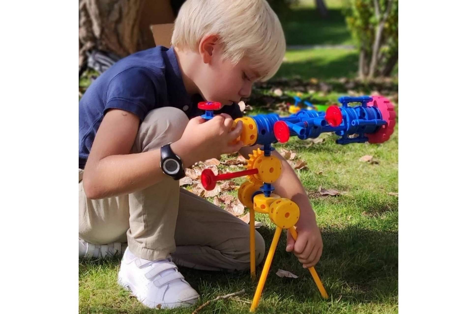 Broks permite a los niños inventar y construir sus juguetes