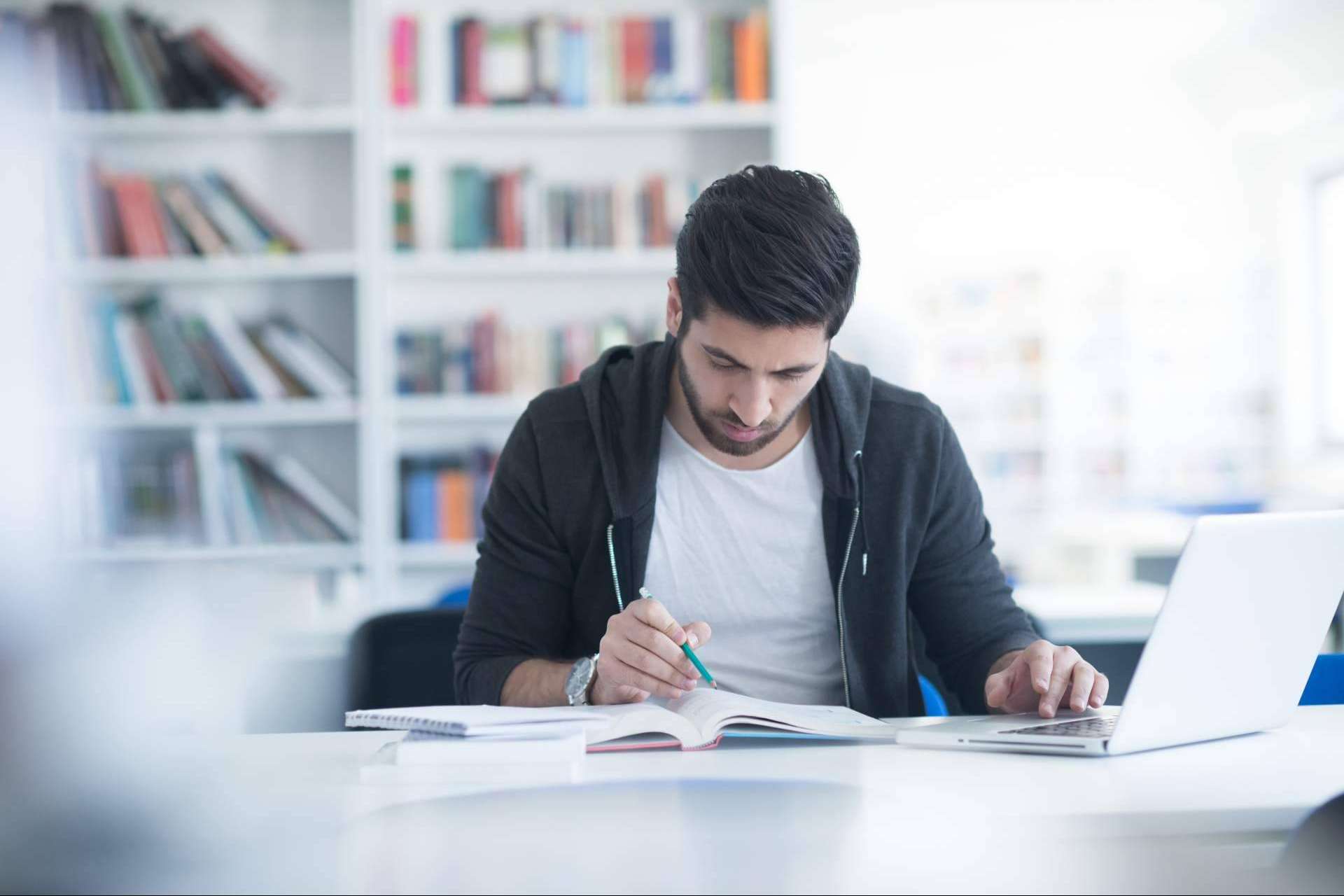 ¿Cómo escoger una academia para aprender árabe online? Academia Árabe