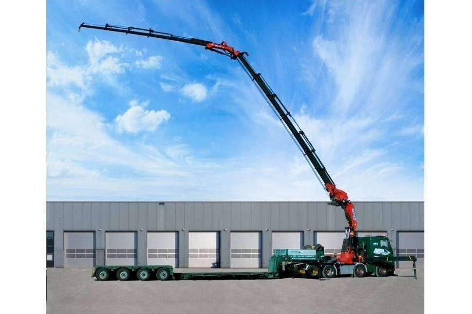 La nueva tractora grúa de Transportes Ángel Velasco y Especializados Anri