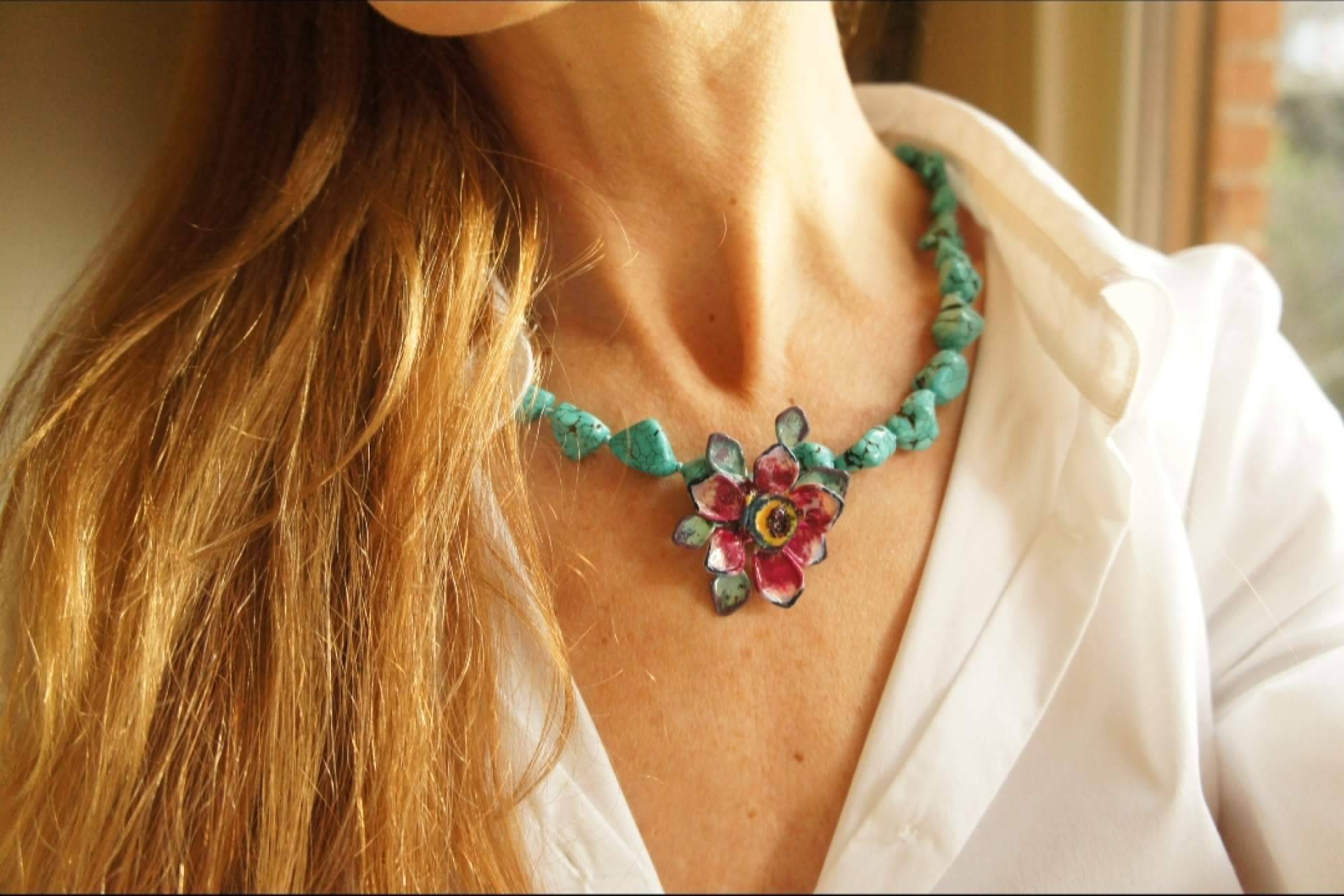 BY EME JOYAS, collares de flores y joyas artesanales