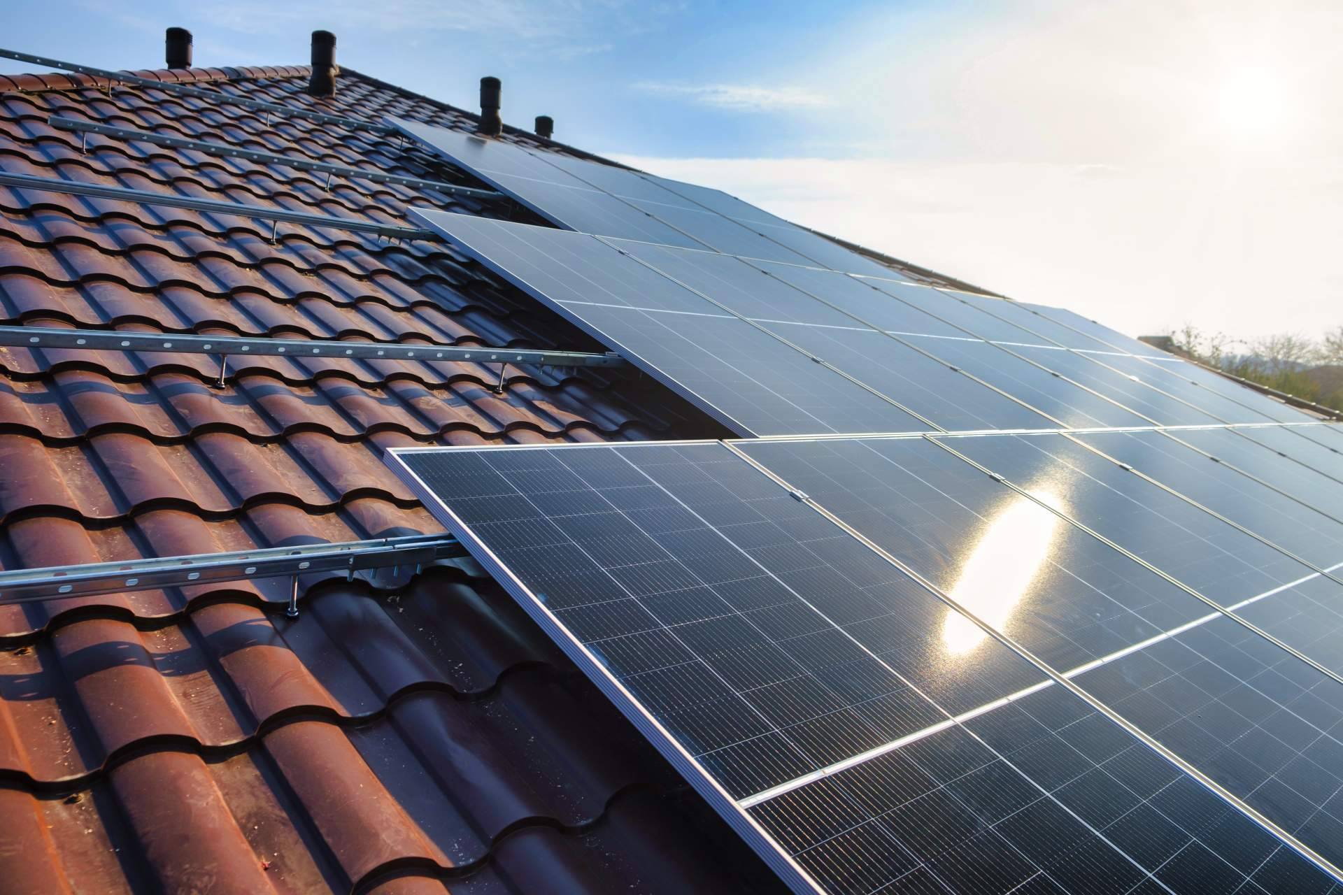 Instalación de placas solares fotovoltaicas para particulares, de la mano de Clima y Aerotermia