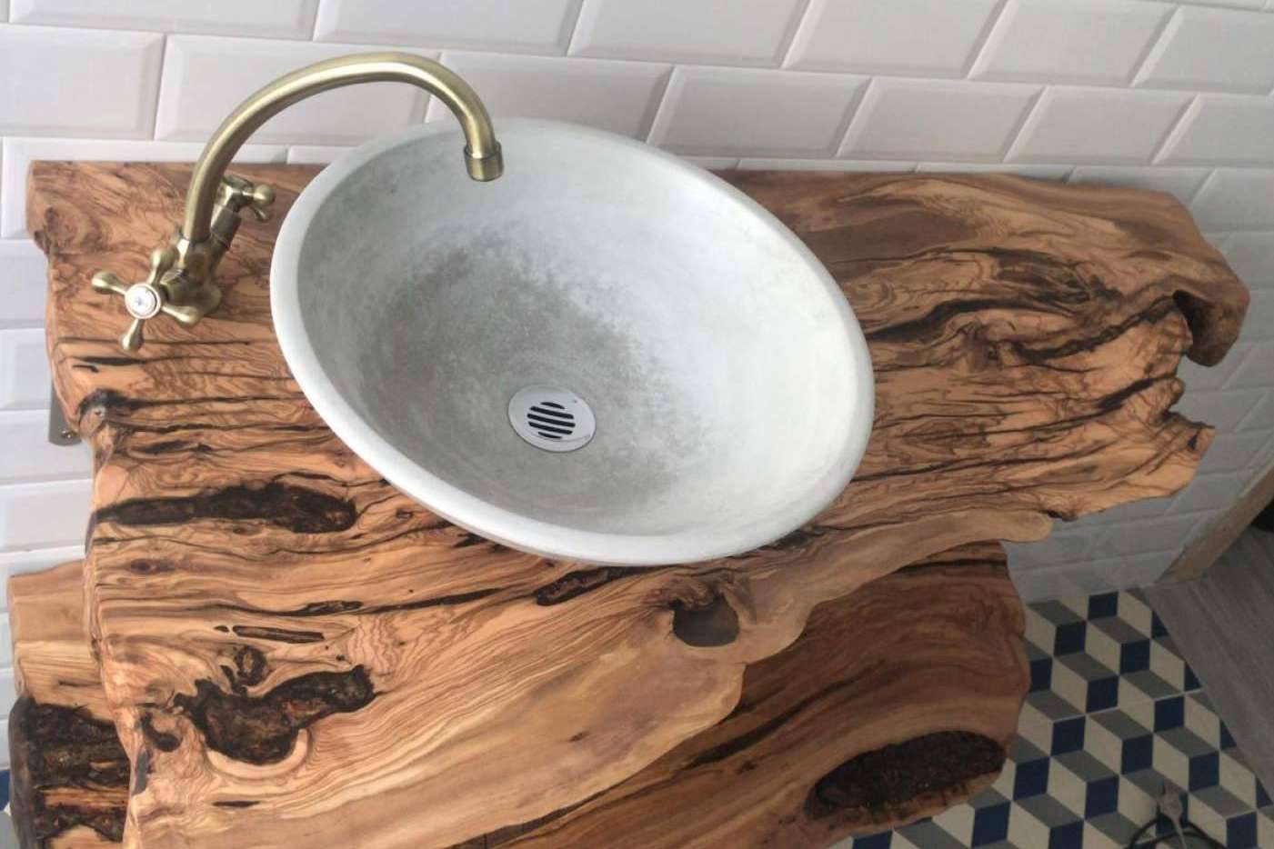 Encimeras de Olivo comercializa encimeras con madera resistente y sostenible