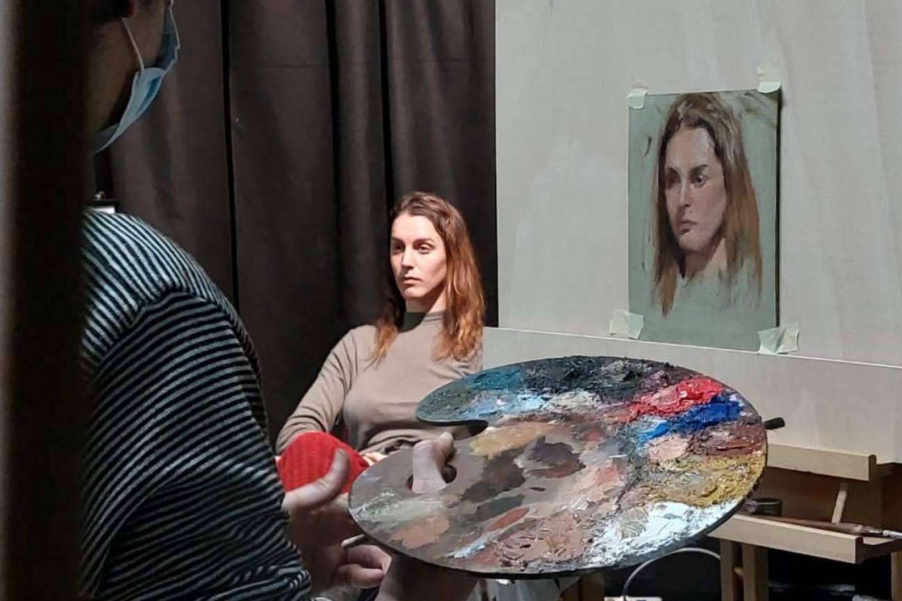 Clases de pintura y dibujo académico clásico con modelos profesionales en Estudio Ilógico