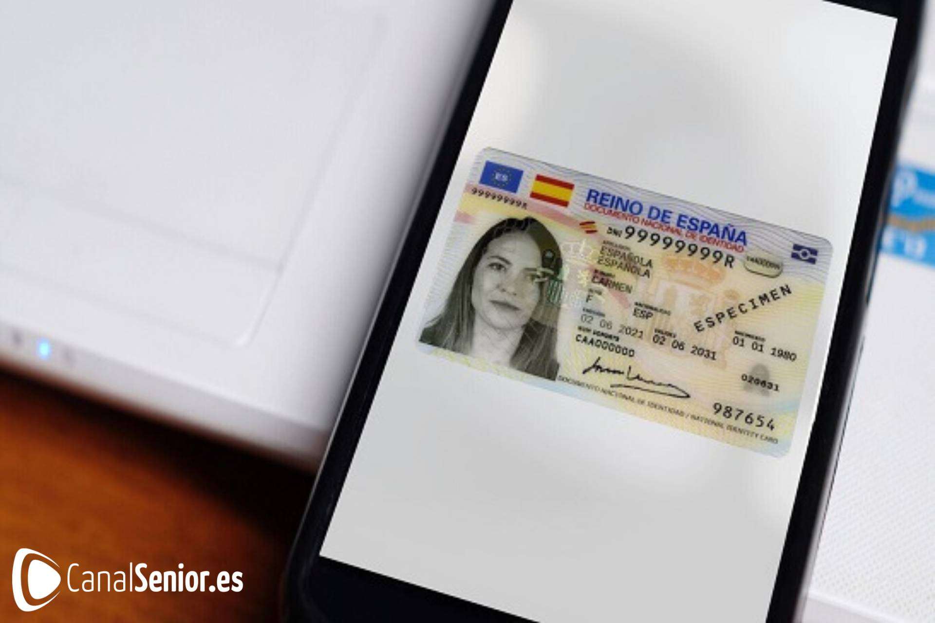 Adquirir el conocimiento y las competencias digitales necesarias para llevar a cabo trámites telemáticos es posible gracias al curso online de Canal Sénior