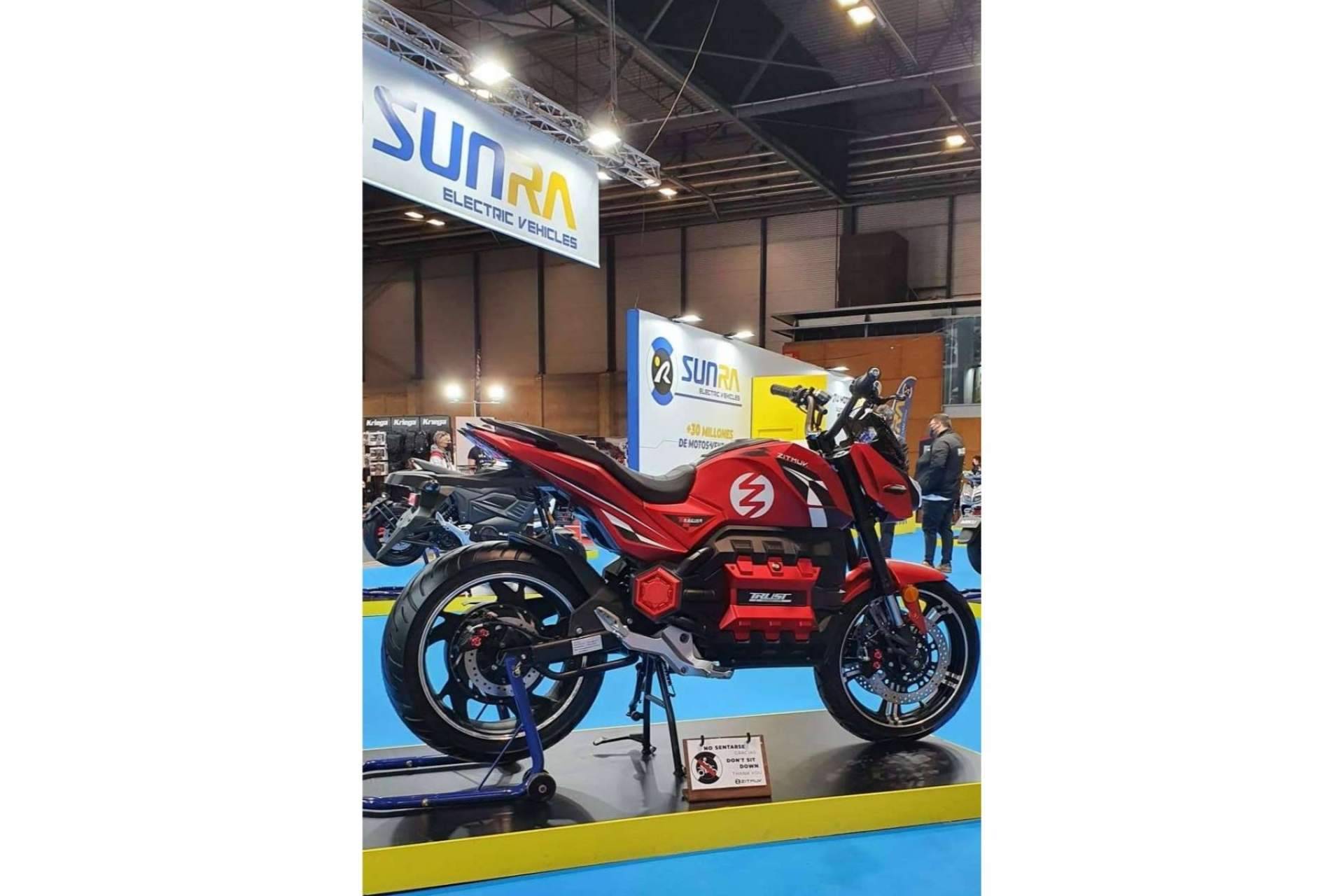 SUNRA figura como una de las marcas líderes en movilidad eléctrica y arrasa en la celebración de Vive la Moto