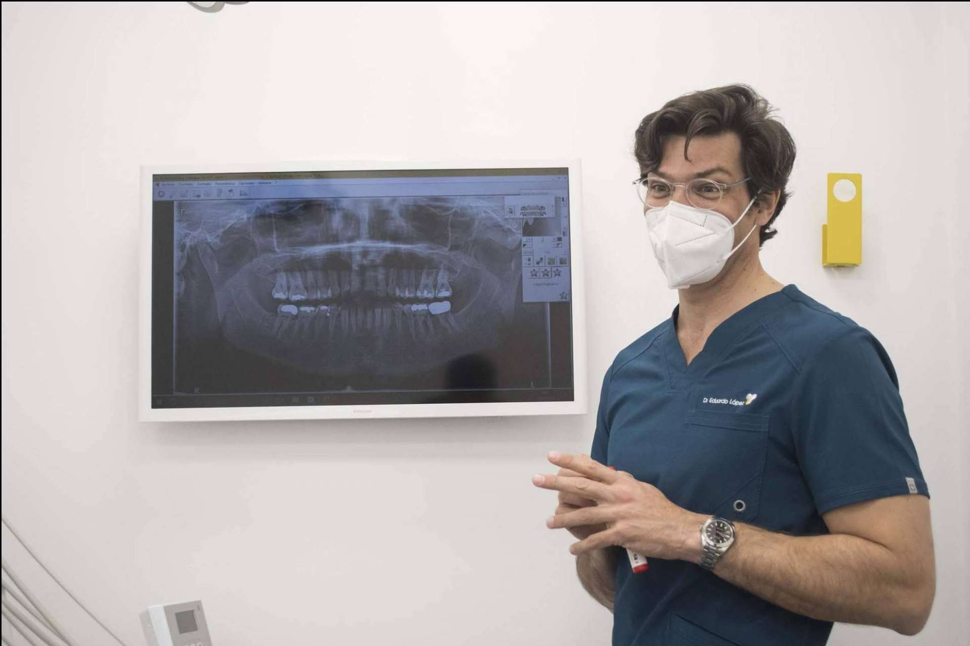 Clínica Dental Eduardo López ayuda a corregir la sonrisa gingival