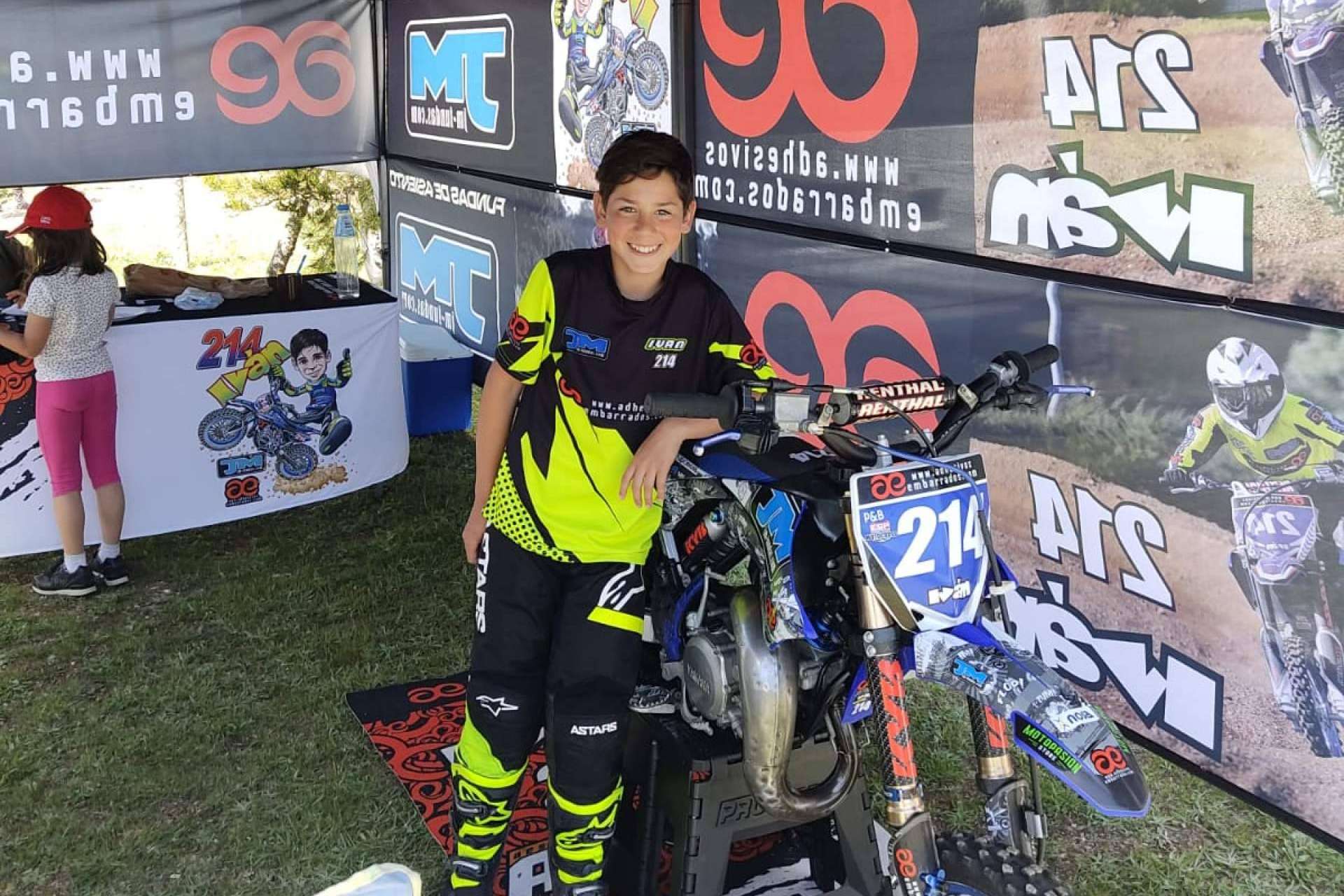 ¿Cómo es la ropa de motocross personalizada de ADHESIVOSEMBARRADOS?