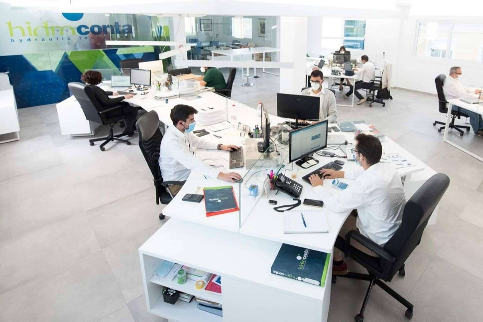 El éxito de empresas especializadas, con Hidroconta y Overtel