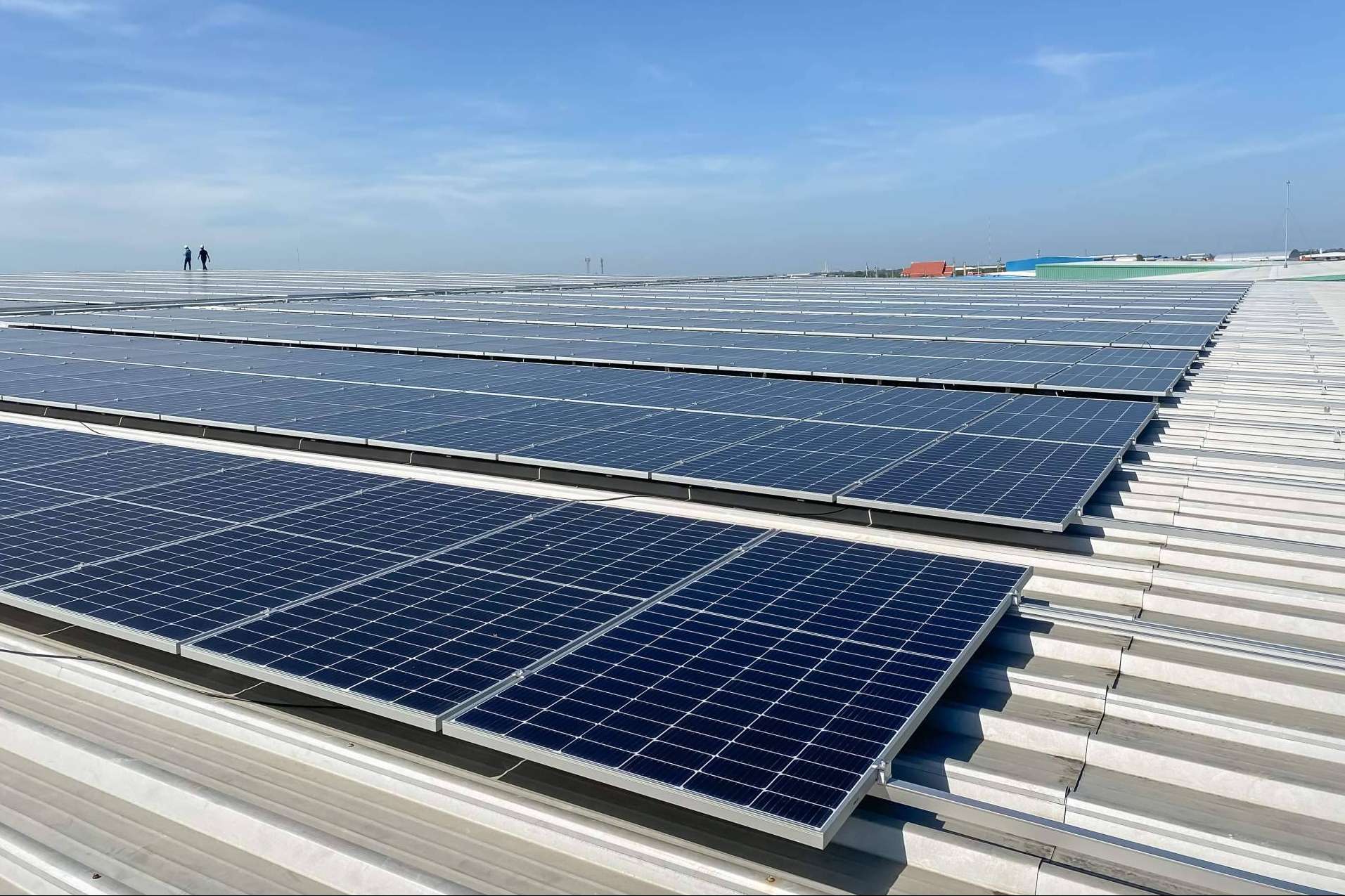 Paneles solares instalados en una comunidad de vecinos gracias a los servicios de Ingeniería MASRED