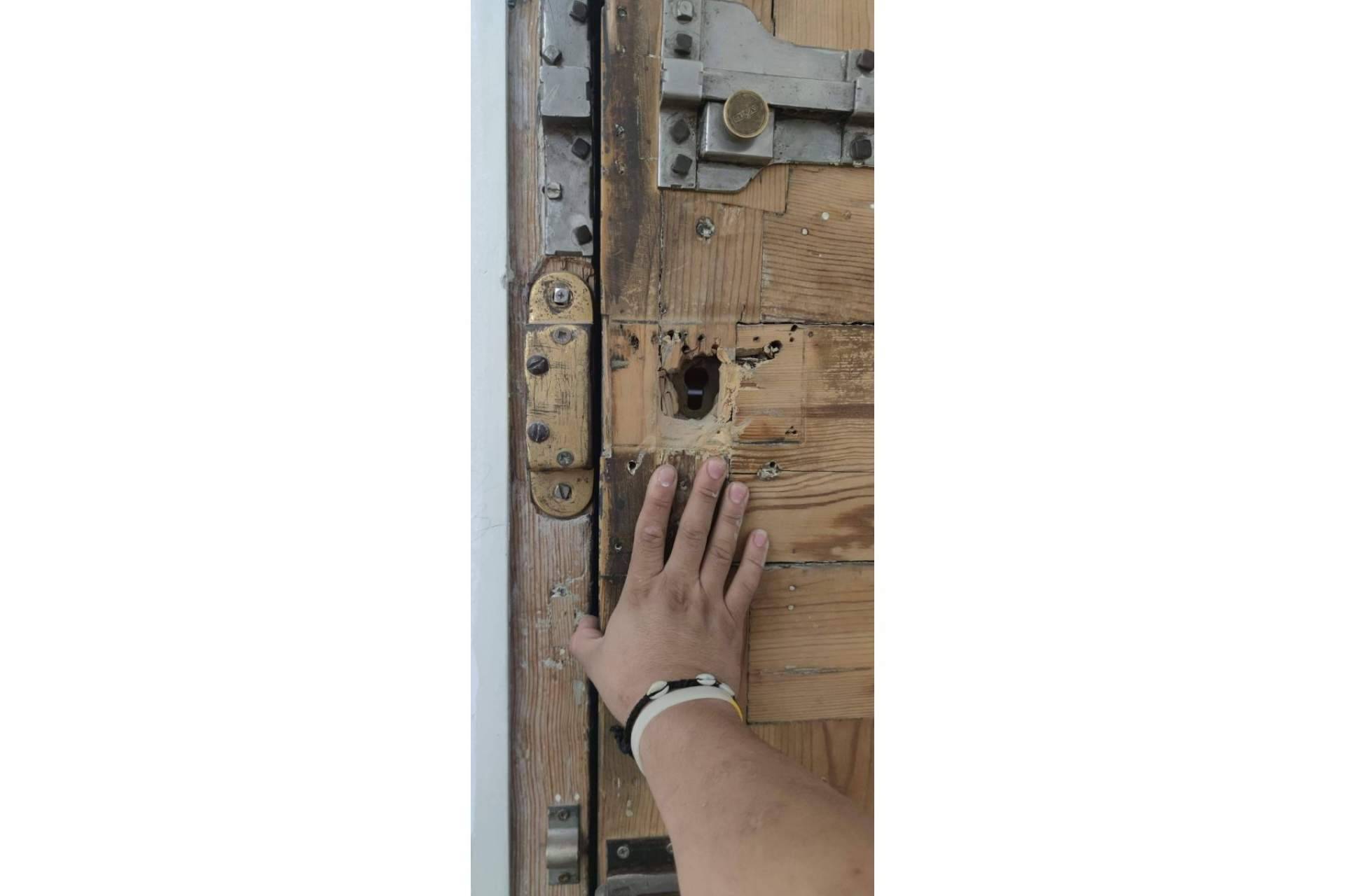 MAGDAZU SEGURIDAD CERRAJEROS ofrece soluciones físicas y remotas para la protección de viviendas con muchas probabilidades de ser okupadas