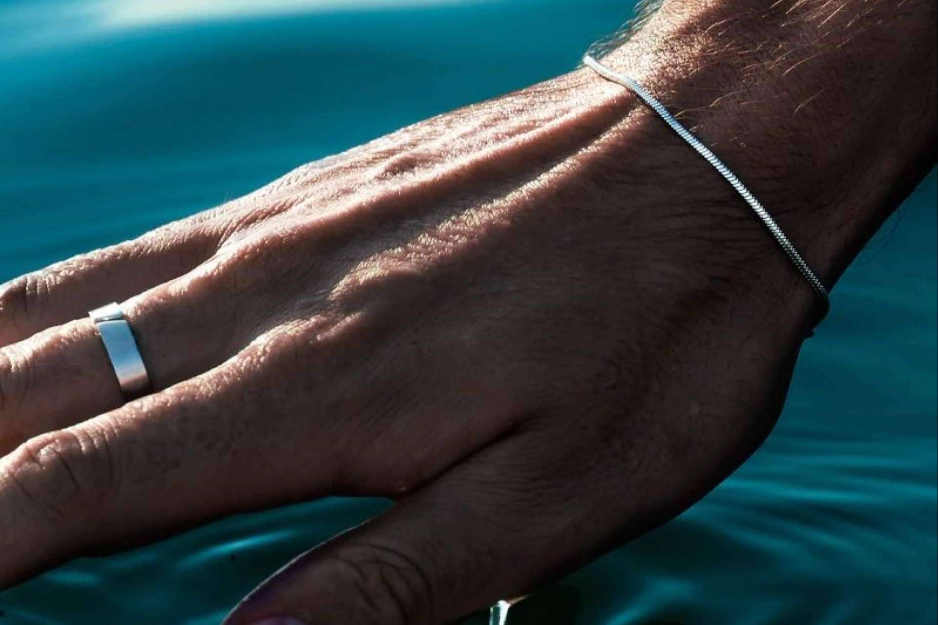 La colección de joyas para hombre en el catálogo de Le Petite Marie