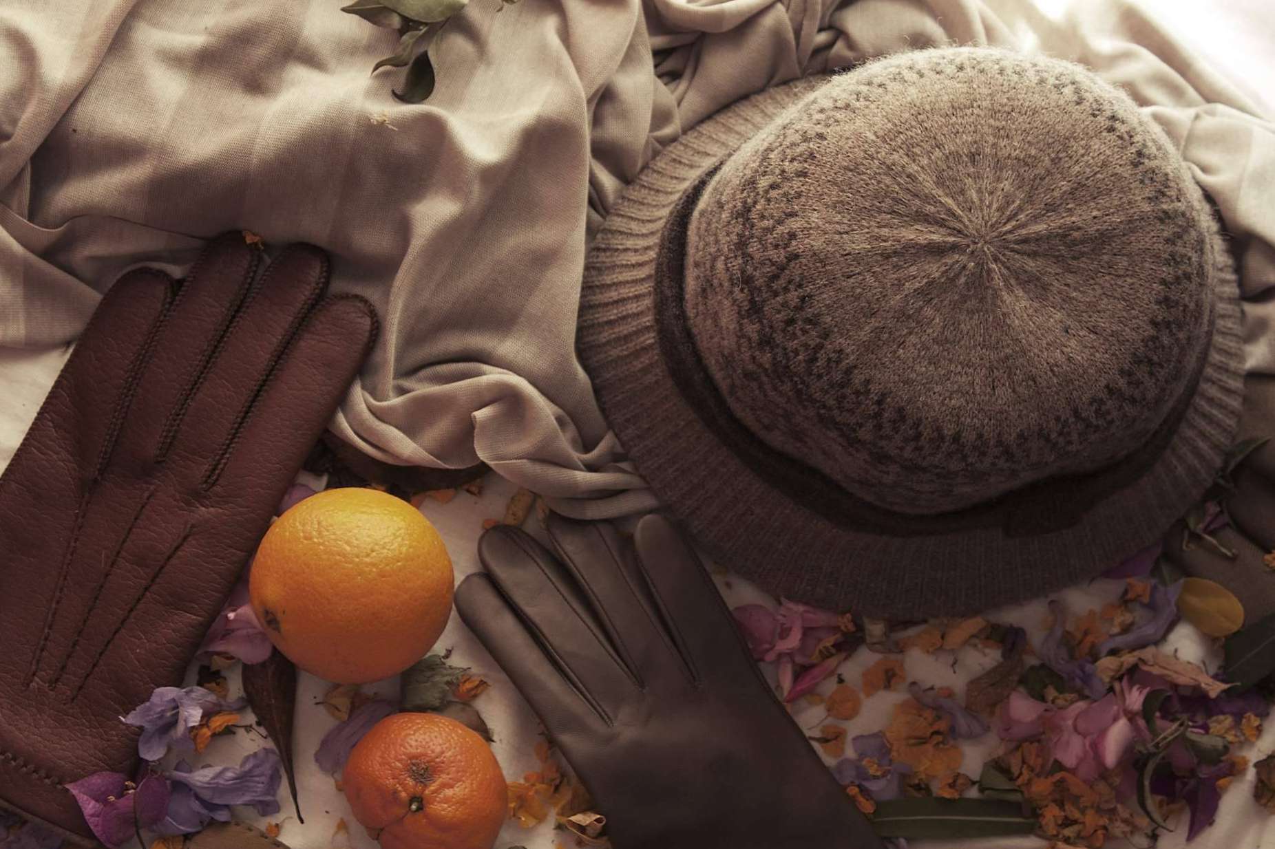 Elegancia en cualquier look con los guantes de piel de Santacana