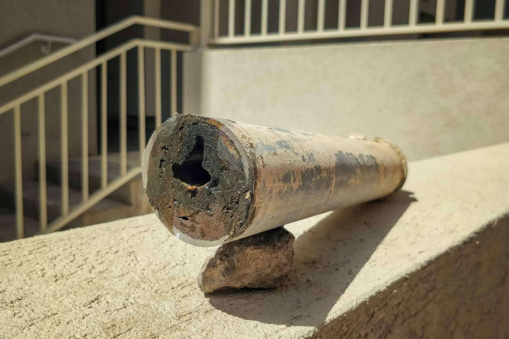 Descalcificación de tuberías de agua caliente de la mano de Rey Tuberías, expertos en desatoros en Málaga